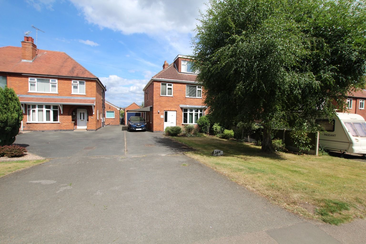 3 bed detached house for sale in Rolleston Road, Stretton, BurtonOn