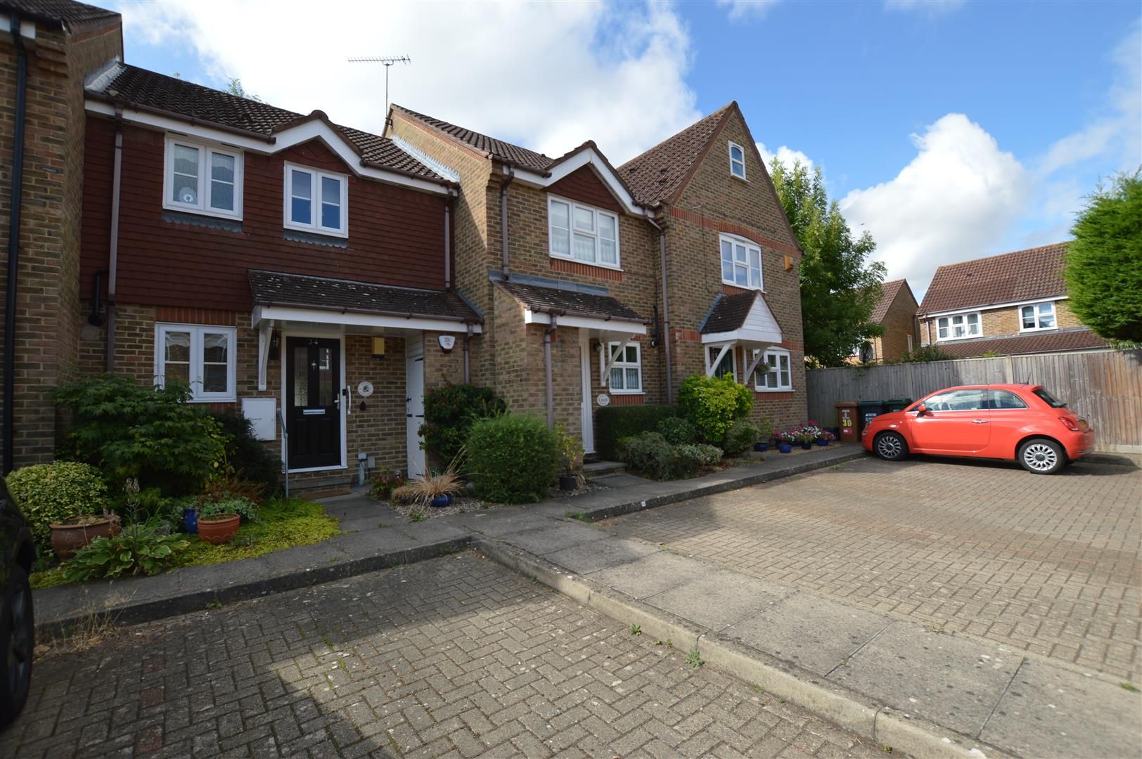 2 bed terraced house for sale in Manor Way, Croxley Green