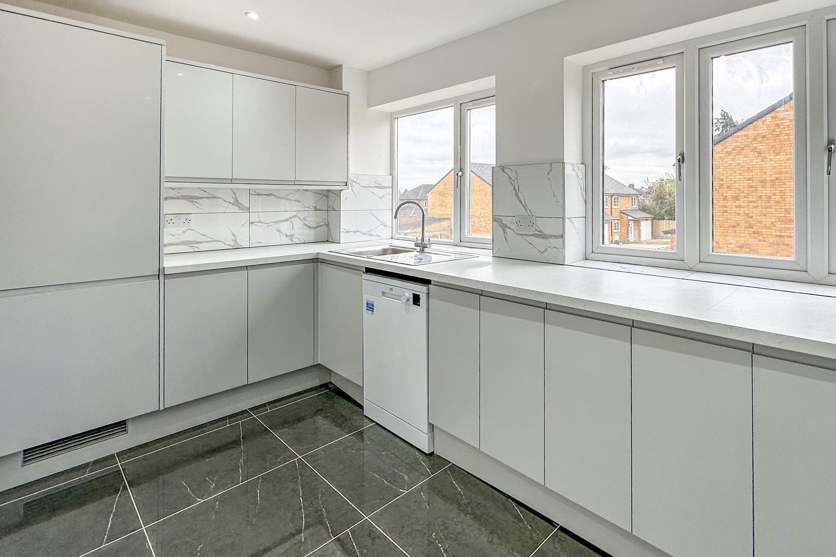 3 bed semidetached house for sale in Wingate Road, Luton LU4 Zoopla