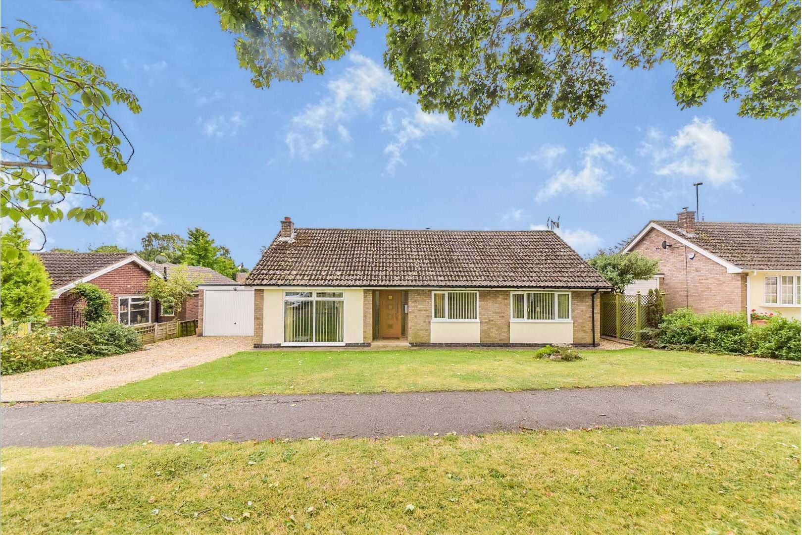 3 bed detached bungalow for sale in Gregory Close, Harlaxton, Grantham