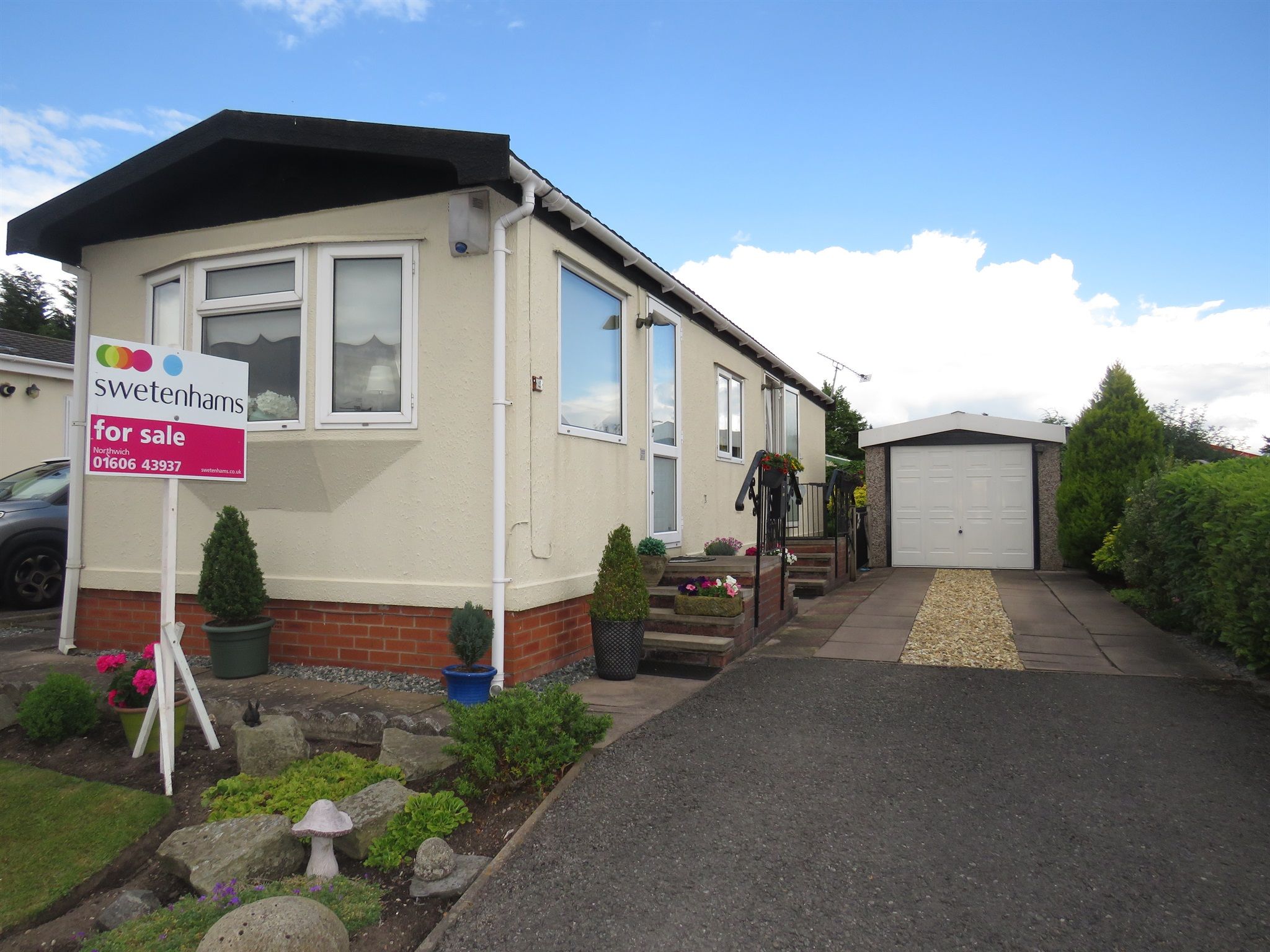 2 bed mobile/park home for sale in Gorse Covert, Wincham, Northwich CW9