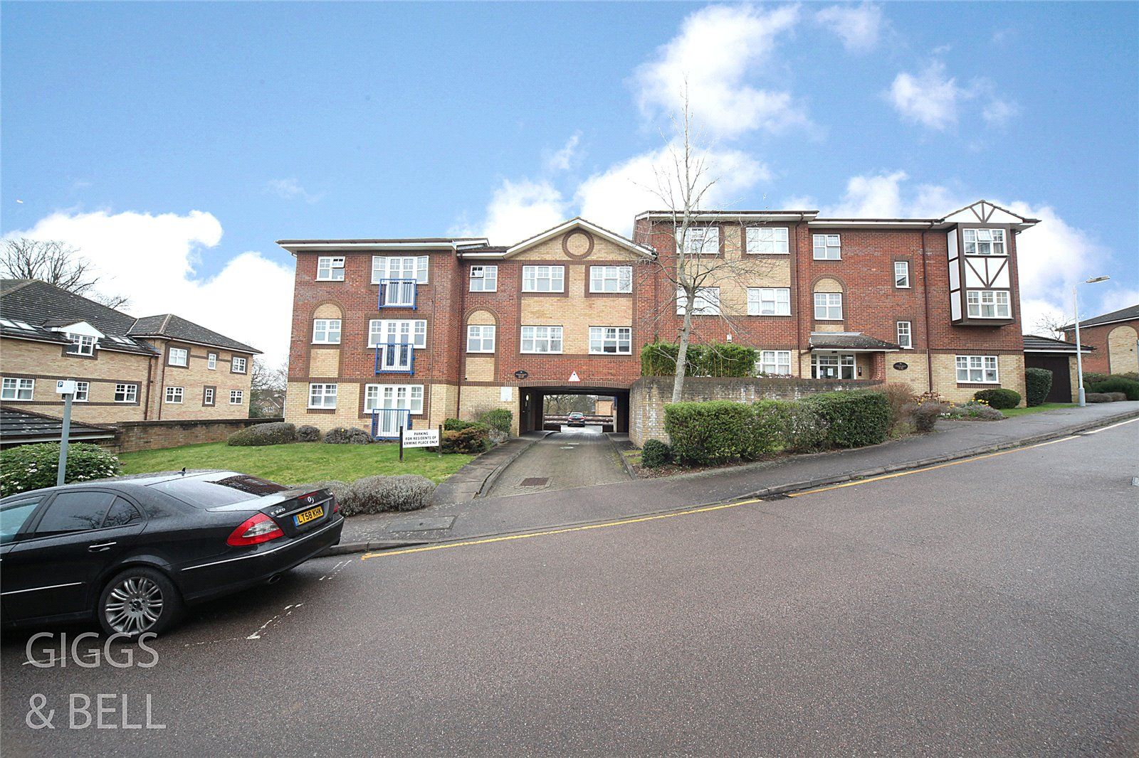 Ermine Place, Earls Meade, Luton, Bedfordshire LU2  
