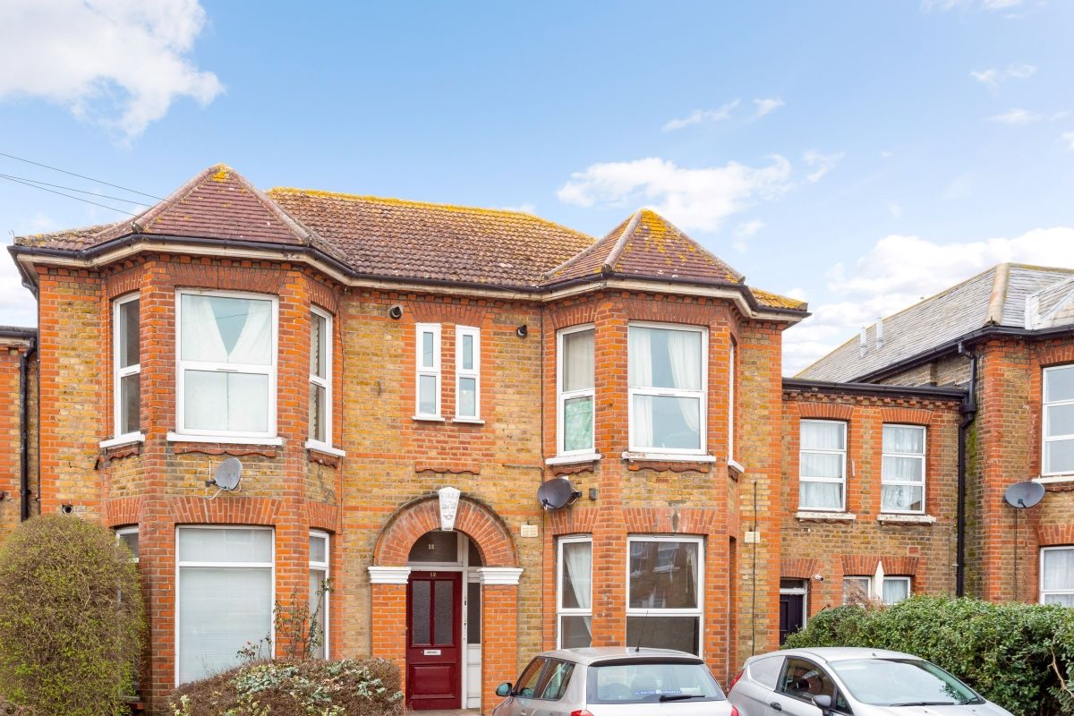 1 bed flat for sale in Broomhill Road, Goodmayes, Ilford, Essex IG3