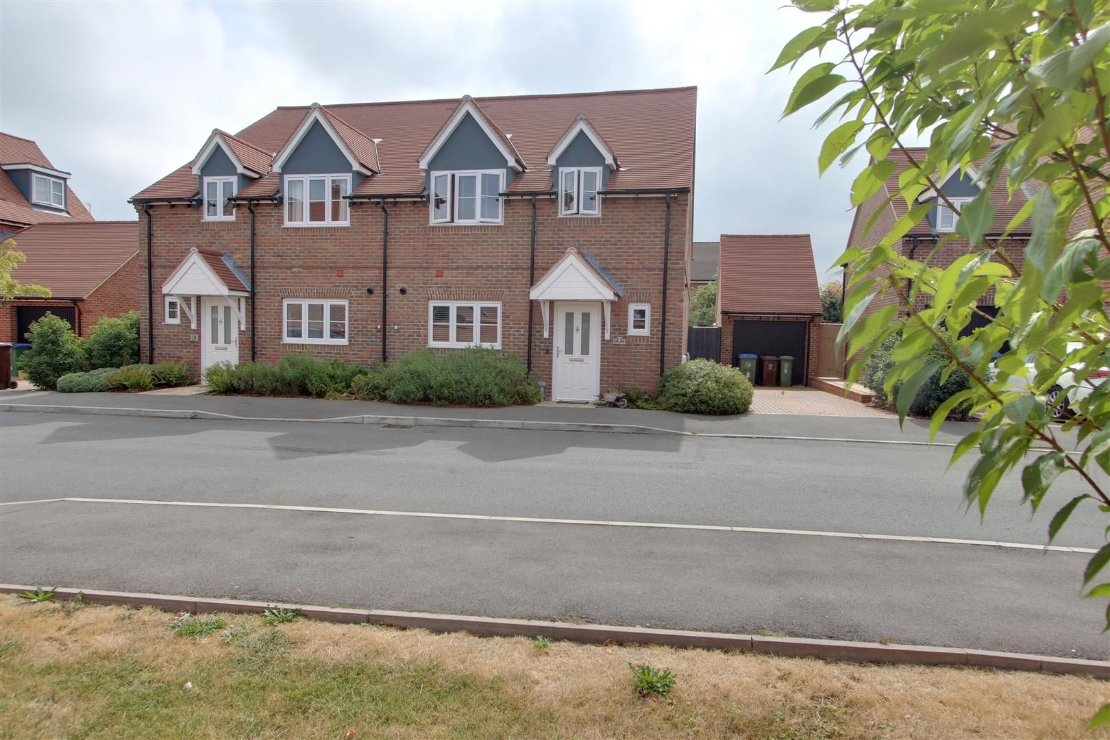 4 bed semidetached house for sale in Hyde Street, Aston Clinton