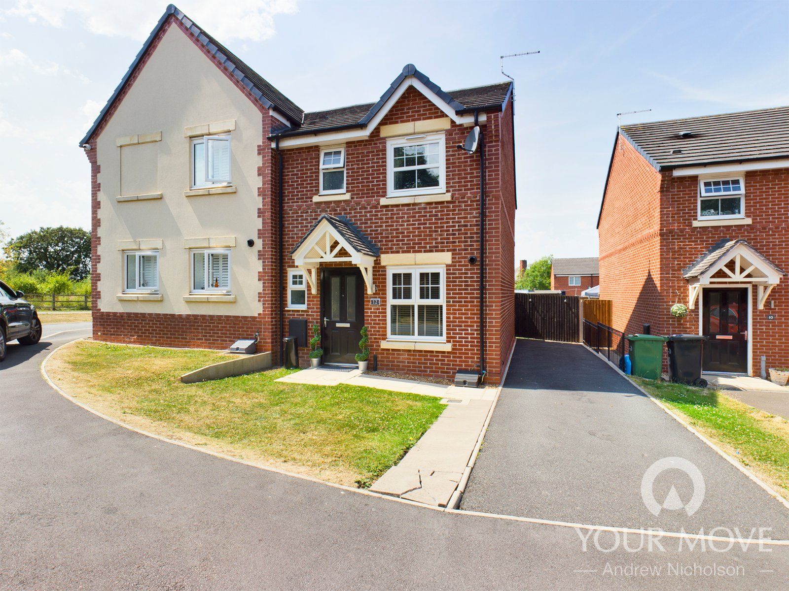 3 bed semidetached house for sale in Hawthorn Close, Shavington, Crewe