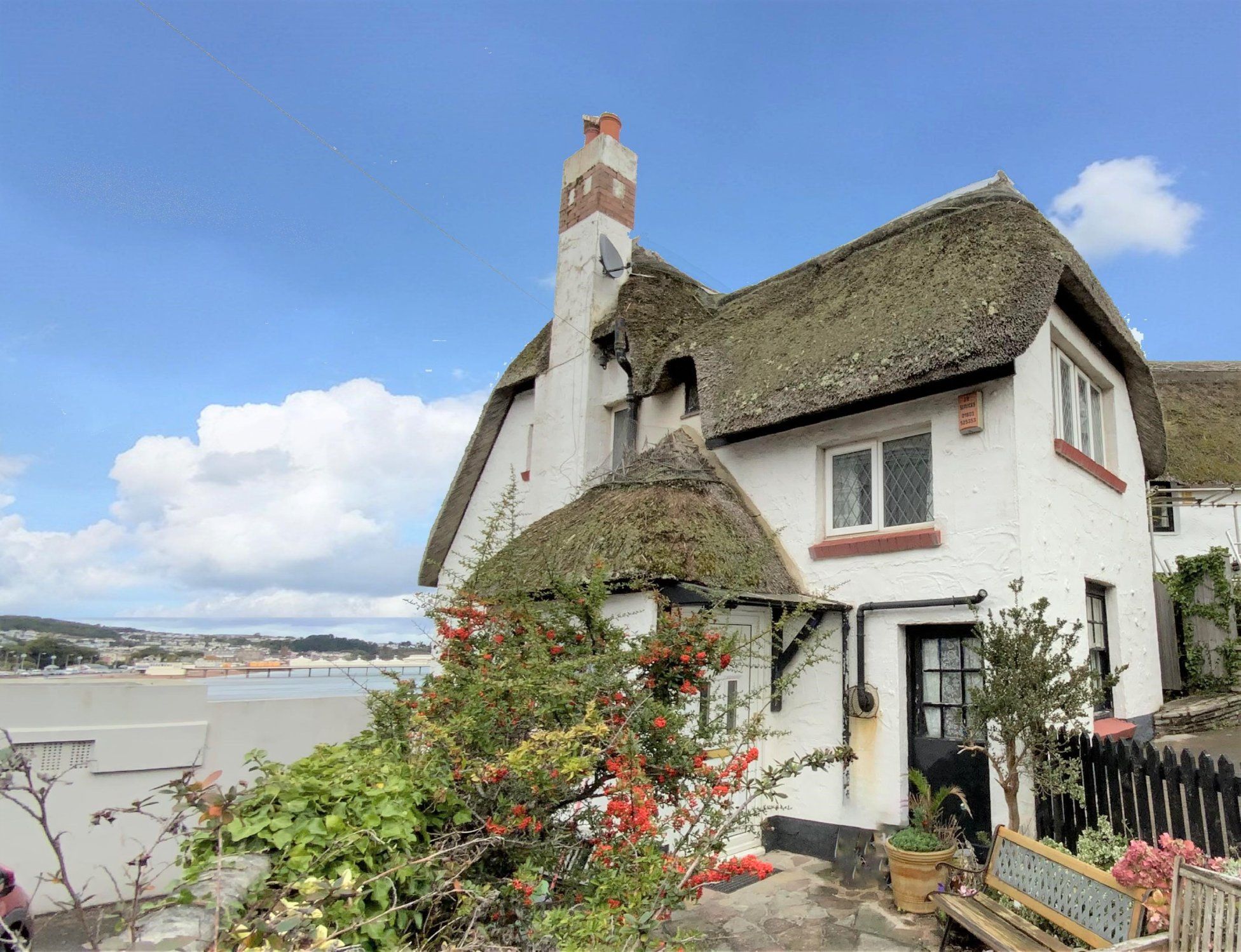 3 bed semidetached house for sale in Roundham Road, Harbourside