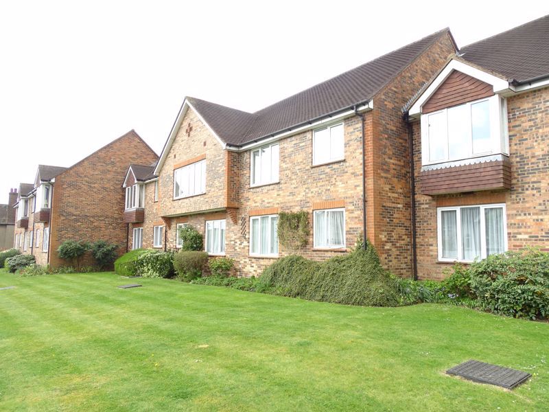 1 bed property for sale in Hertswood Court, Hillside Gardens,