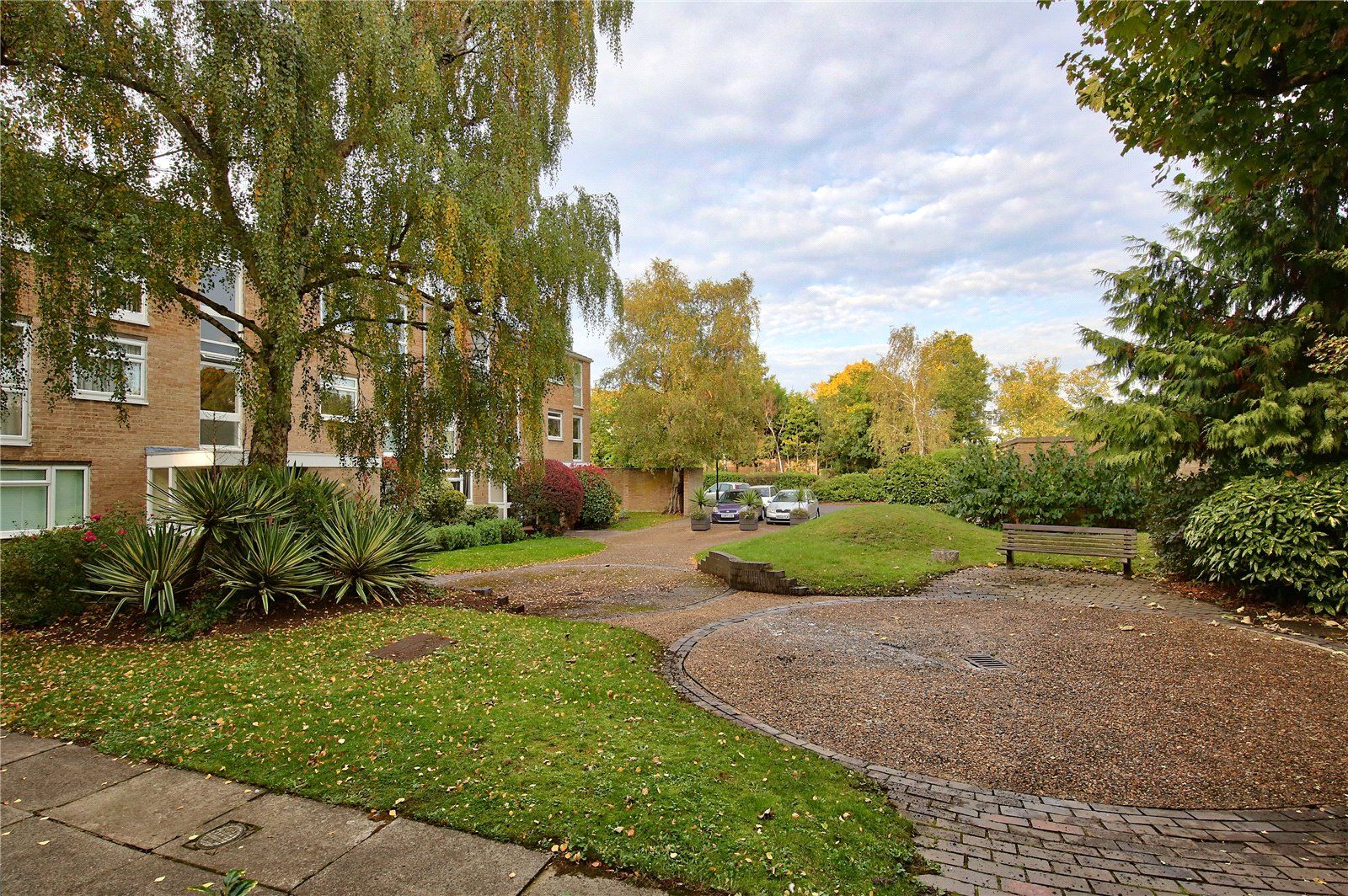 2 bed flat to rent in Harrowdene Gardens, Teddington TW11 Zoopla