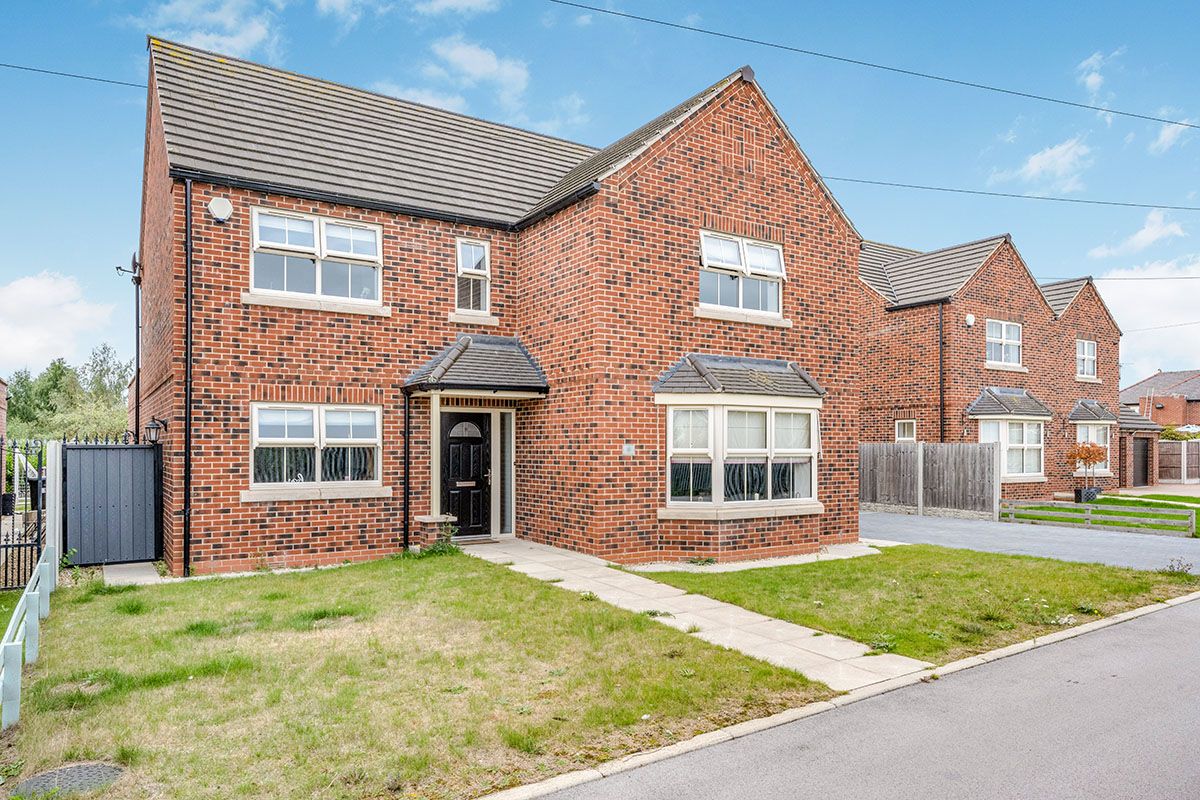 5 bed detached house for sale in Meadowcroft Drive, Dunsville