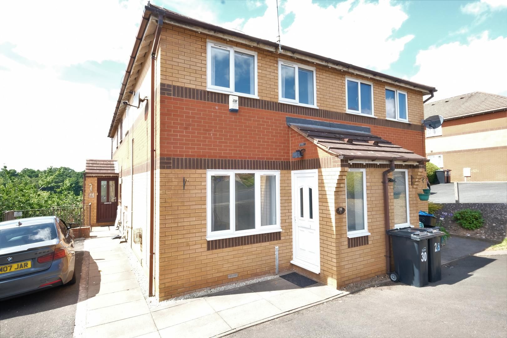 2 bed semidetached house to rent in Surrey Drive, Kingswinford DY6