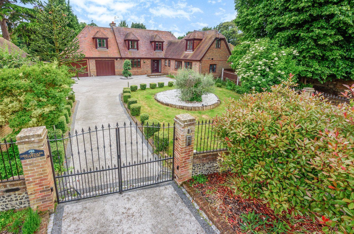 5 bed detached house for sale in Bexon Lane, Bredgar, Sittingbourne ME9