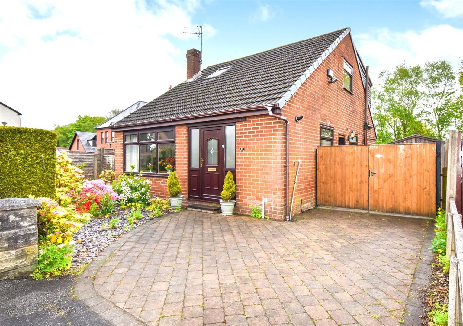 3 bed detached bungalow for sale in Lower Green Lane, Astley