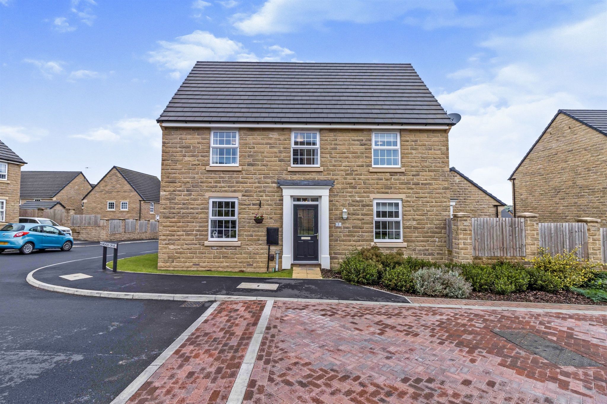 4 bed detached house for sale in Hewenden Drive, Cullingworth, Bradford