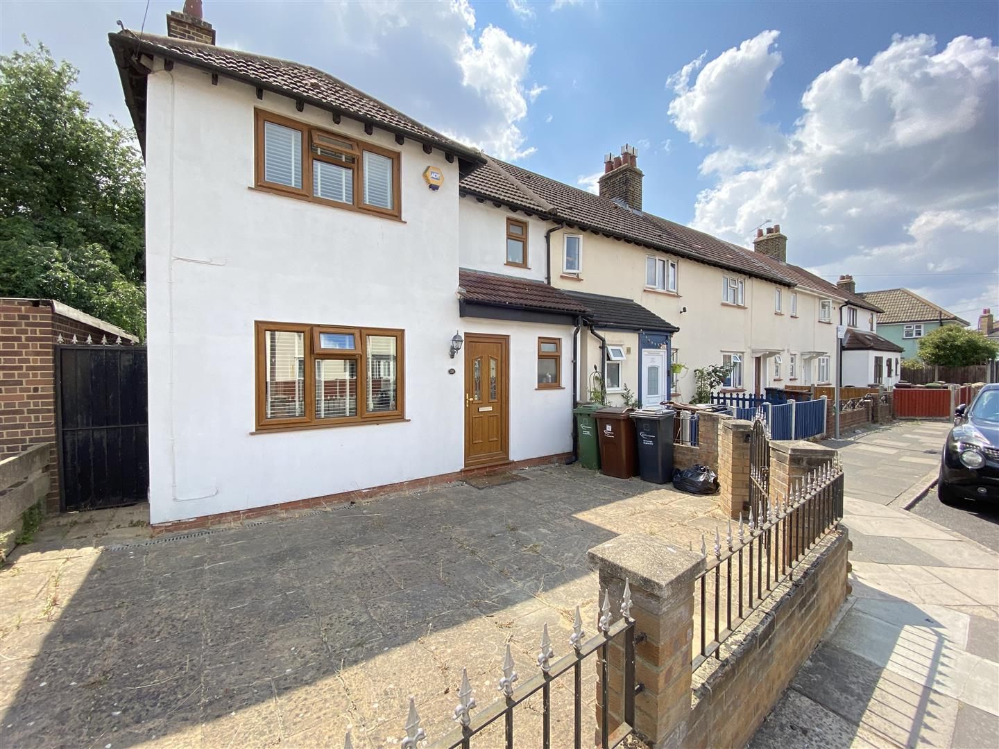 3 bed end terrace house for sale in Lambourne Gardens, Barking IG11