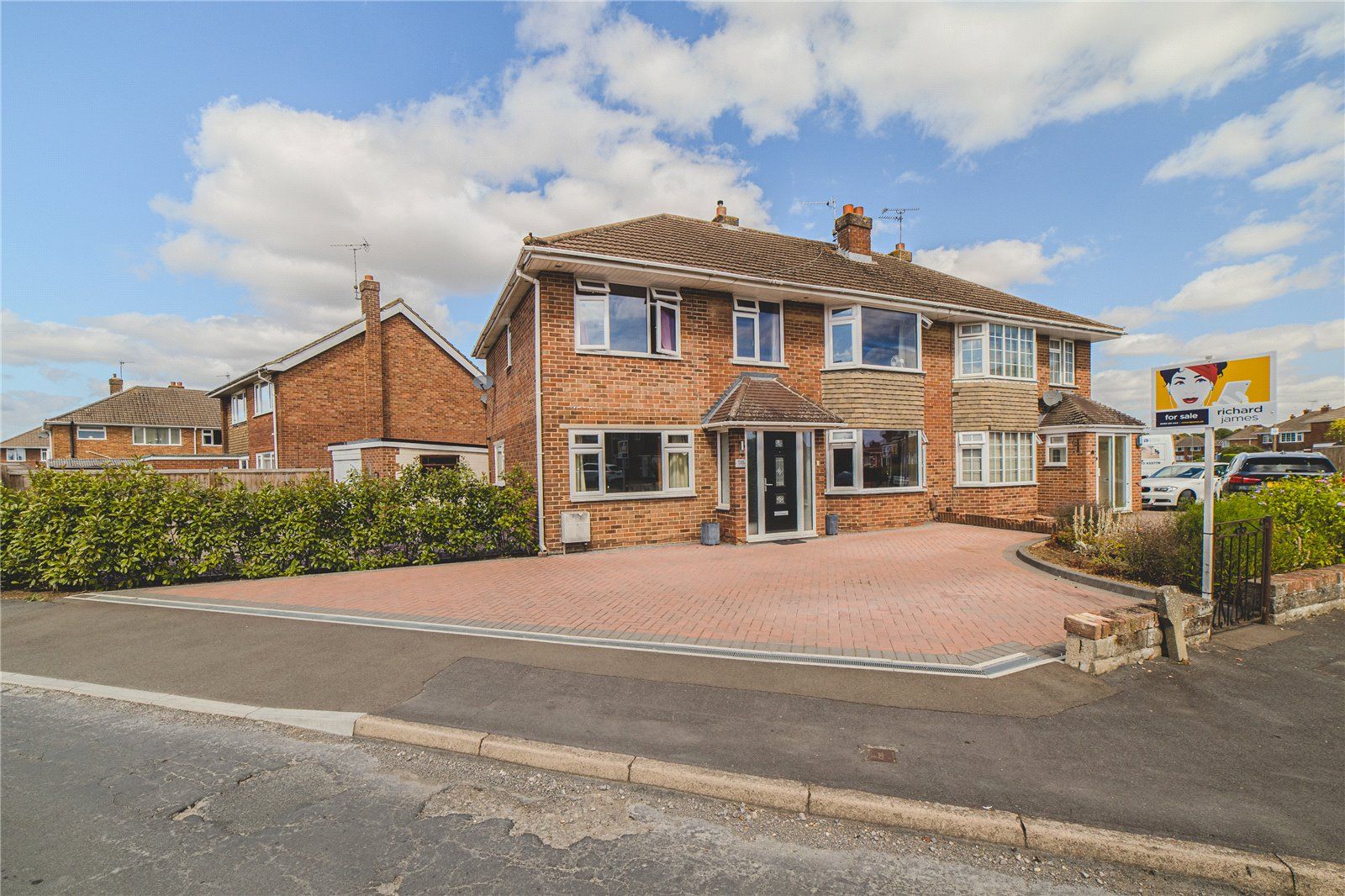 4 bed semidetached house for sale in Yiewsley Crescent, Stratton