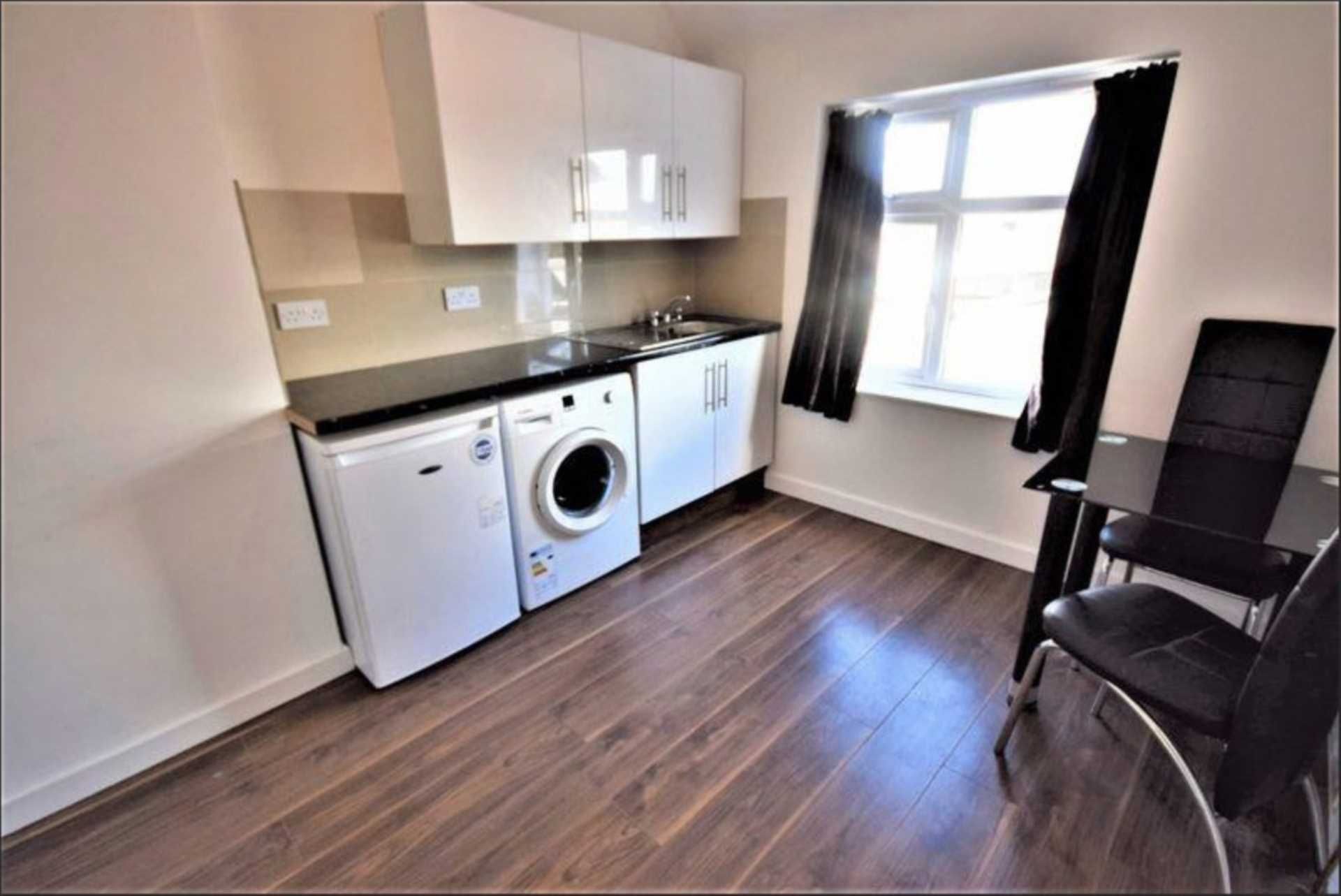 Studio to rent in Hunters Hall Road, Dagenham RM10 Zoopla