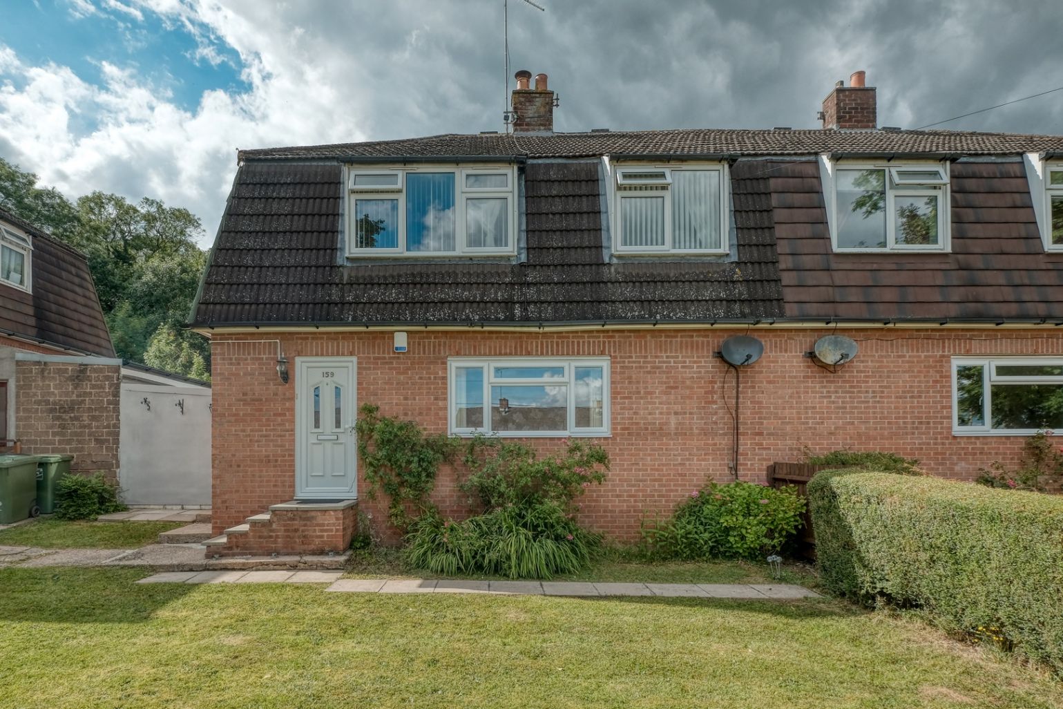 4 bed semidetached house for sale in Foxlydiate Crescent, Batchley