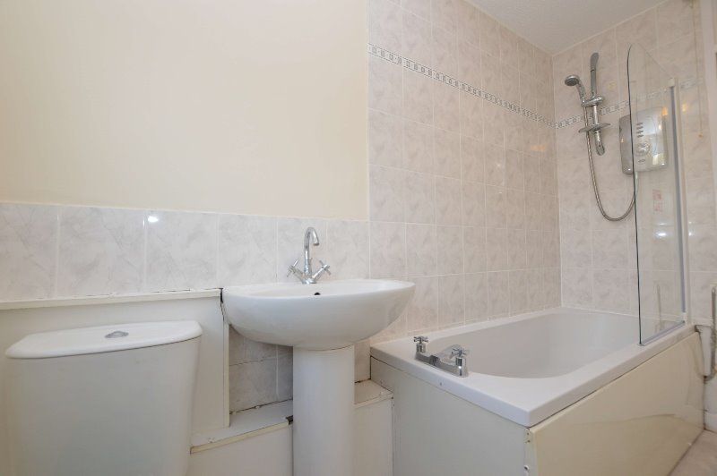 2 bed flat to rent in Quebec Drive, Westwood, East Kilbride, South