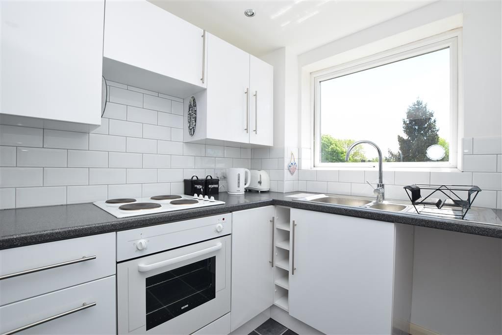 Lyndale Road, Redhill, Surrey RH1  