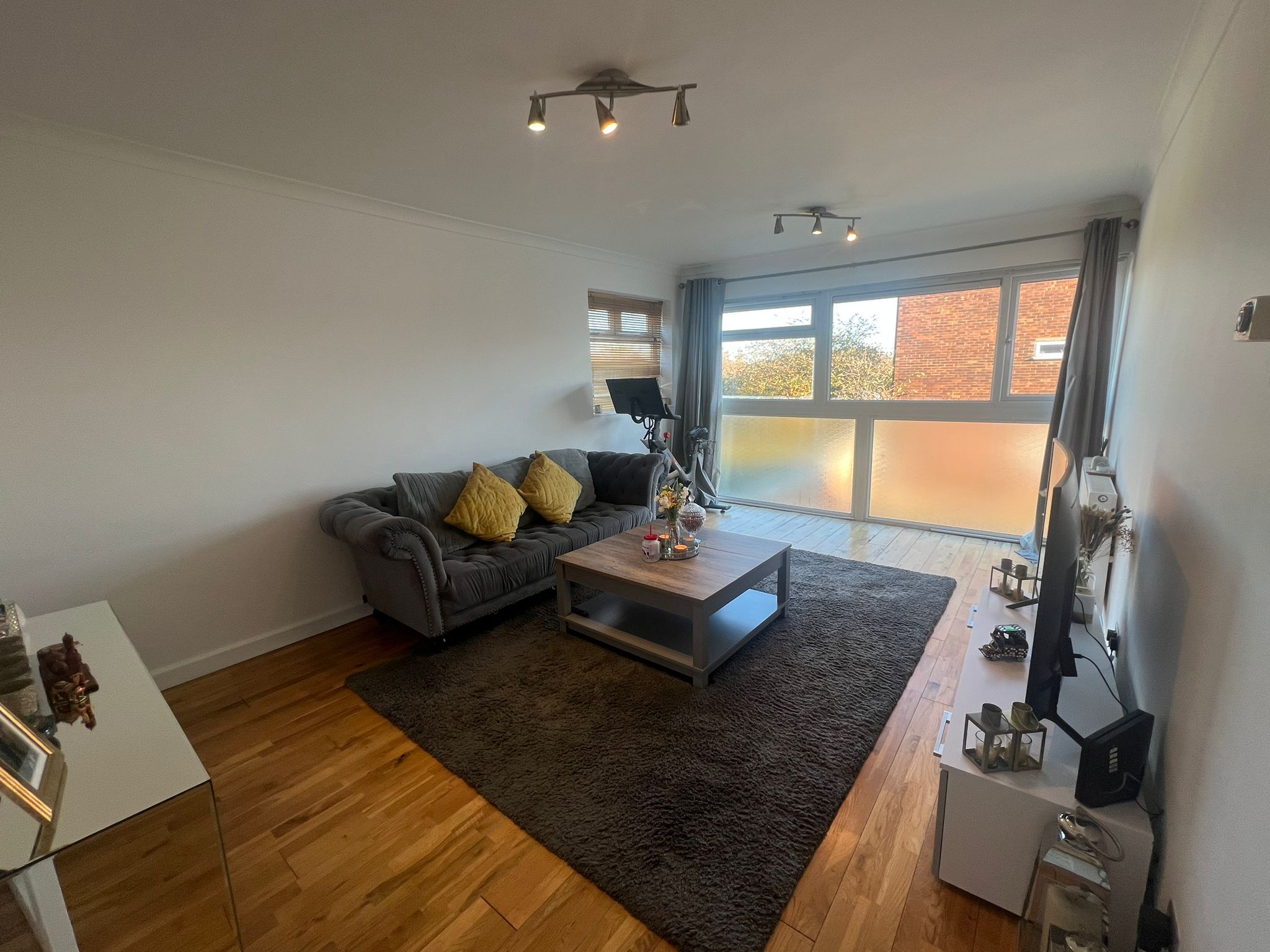 2 bed flat to rent in St Peters Close, Newbury Park IG2 Zoopla