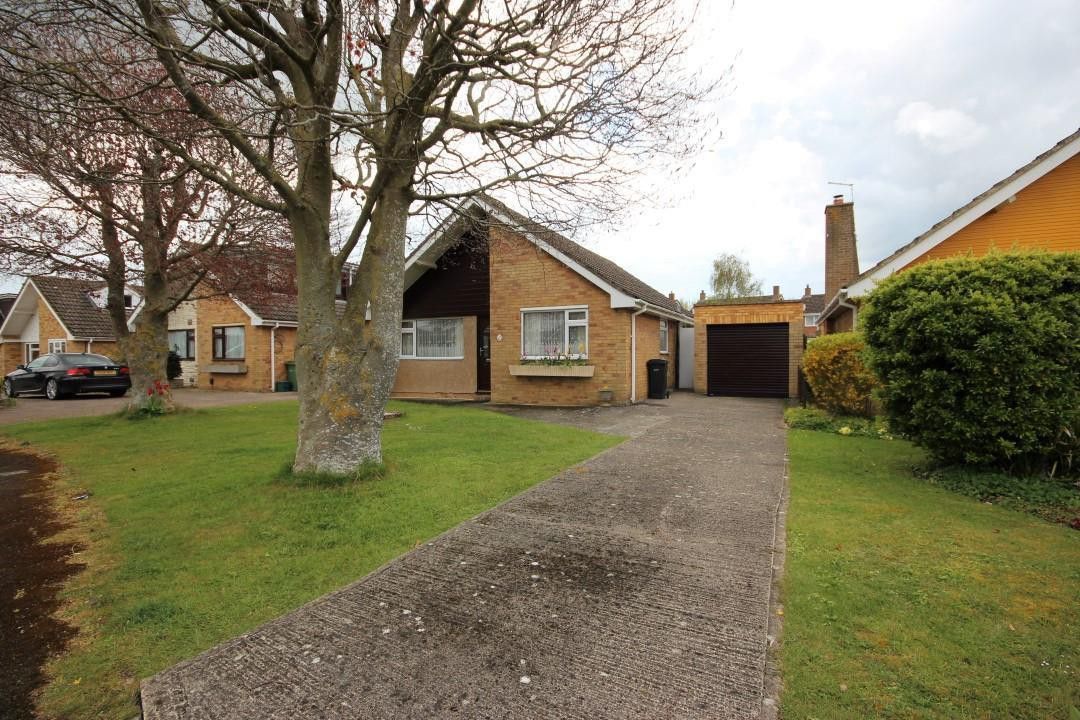 2 bed detached bungalow for sale in Harlington Avenue, Grove, Wantage