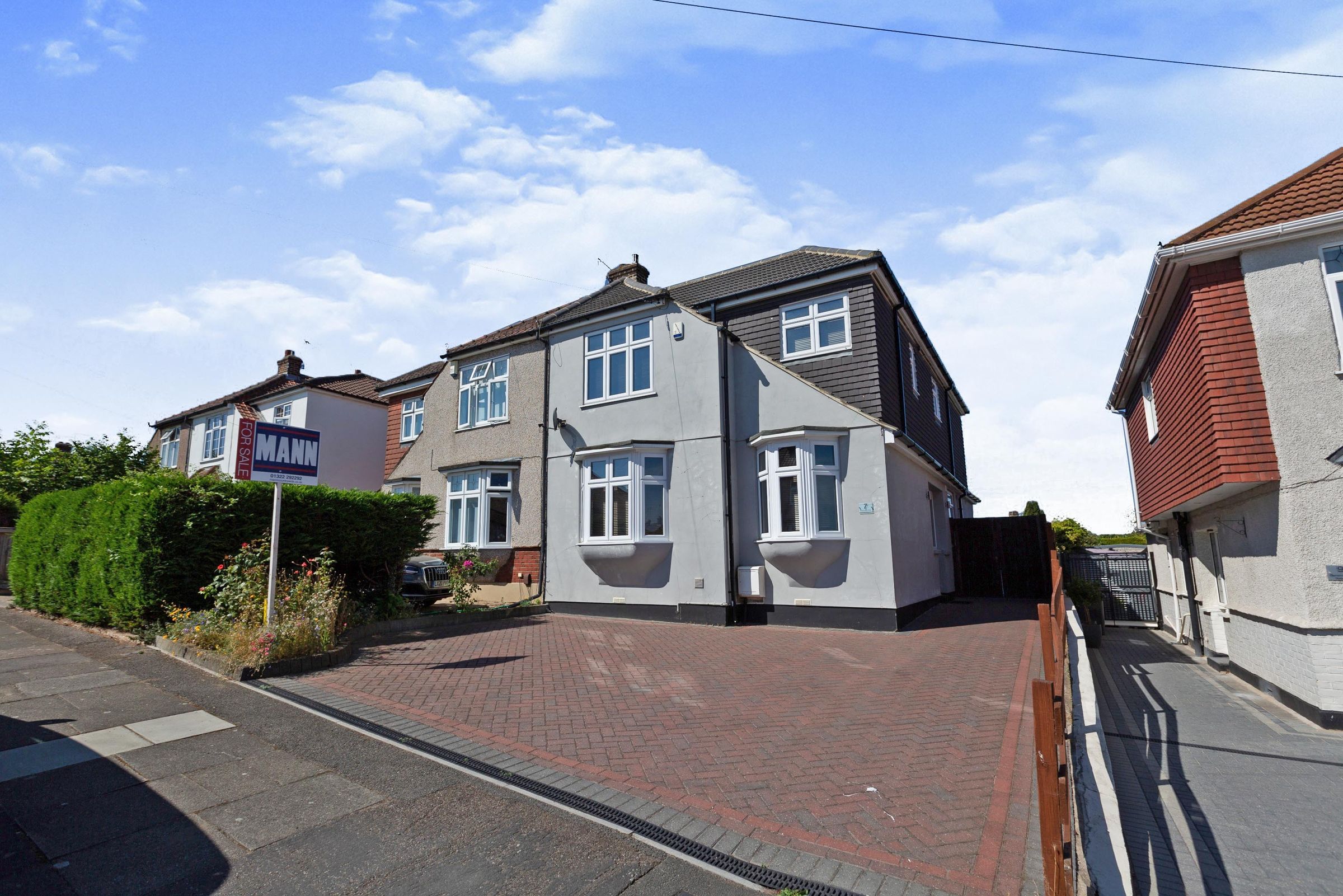 5 bed semidetached house for sale in Gainsborough Avenue, Dartford