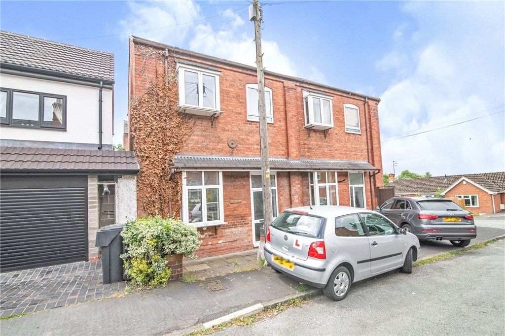 2 bed terraced house for sale in Carlyle Road, Bromsgrove