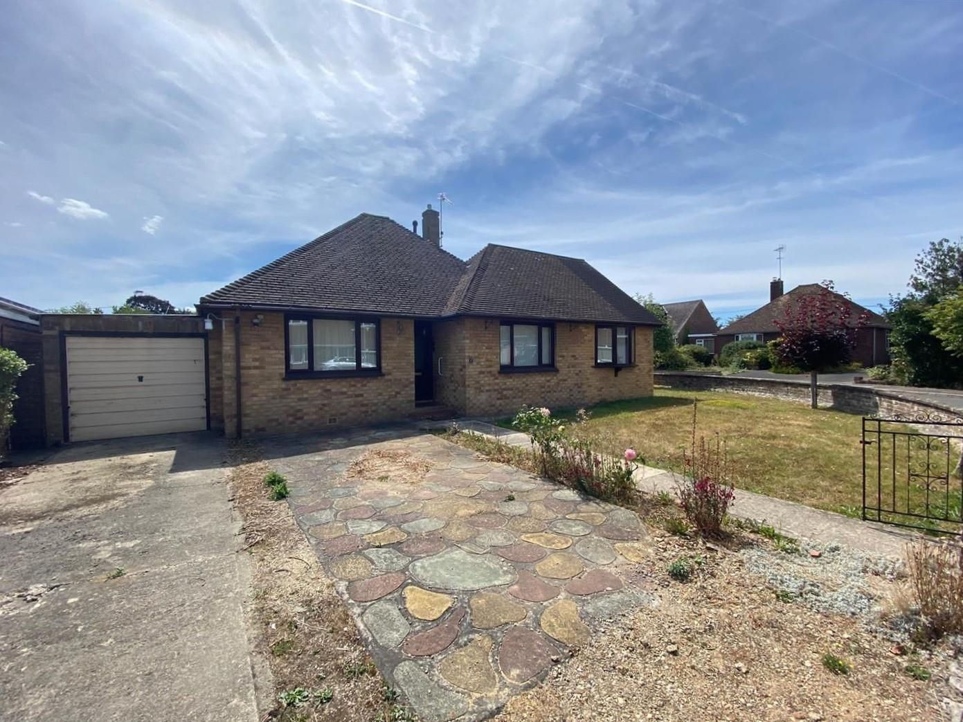 2 bed bungalow for sale in The Beeches, Lydiard Millicent, Swindon SN5