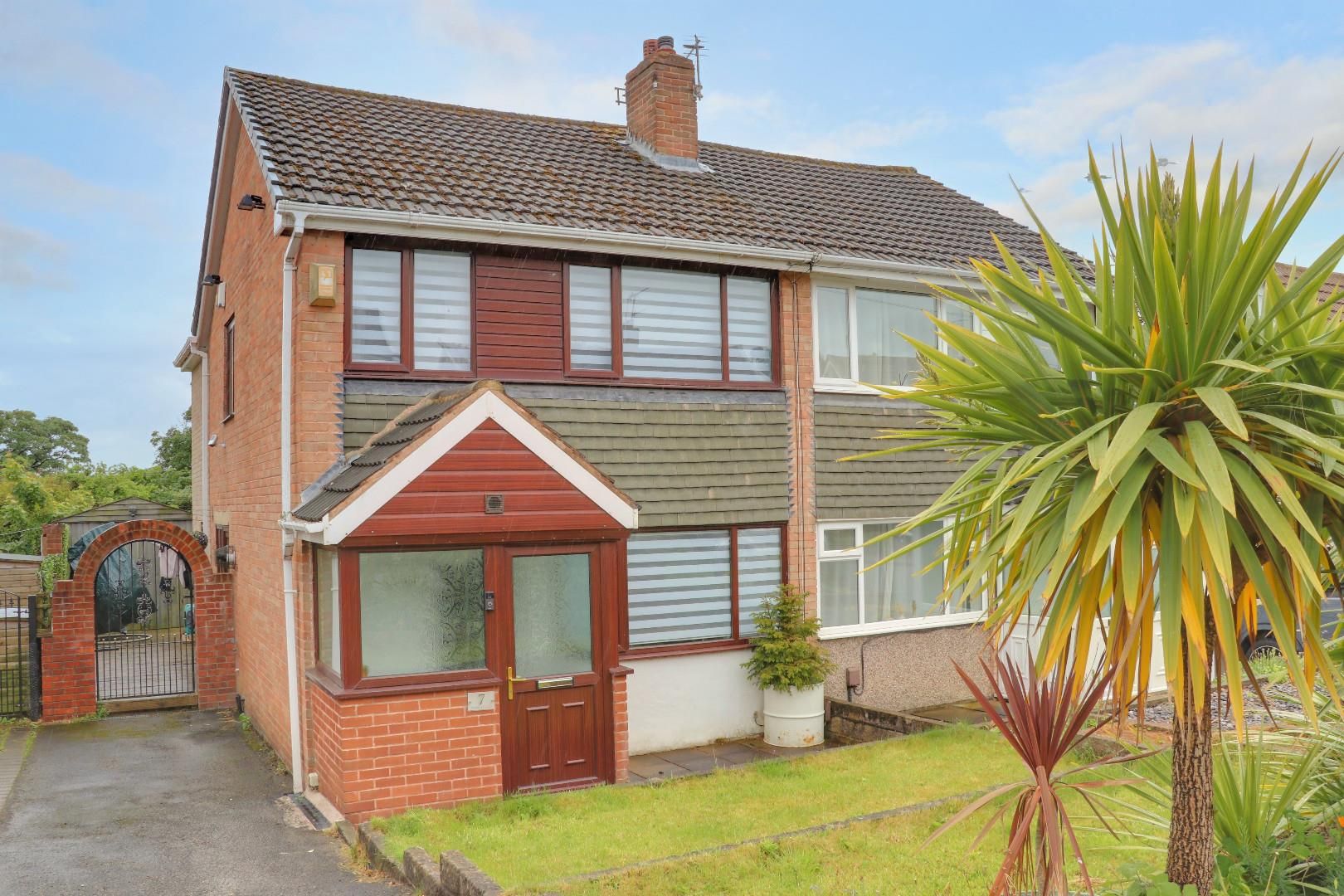 3 bed semidetached house for sale in Woodlea Close, Yeadon, Leeds LS19