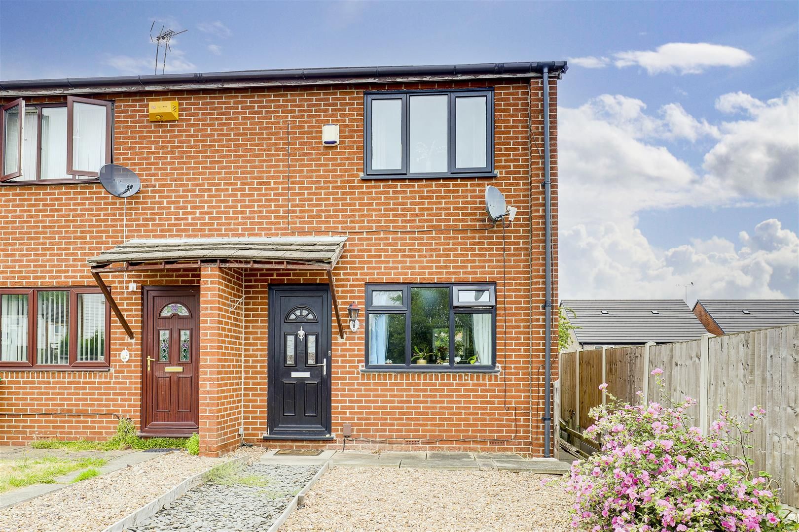 2 bed end terrace house for sale in Walton Mews, Sullivan Close