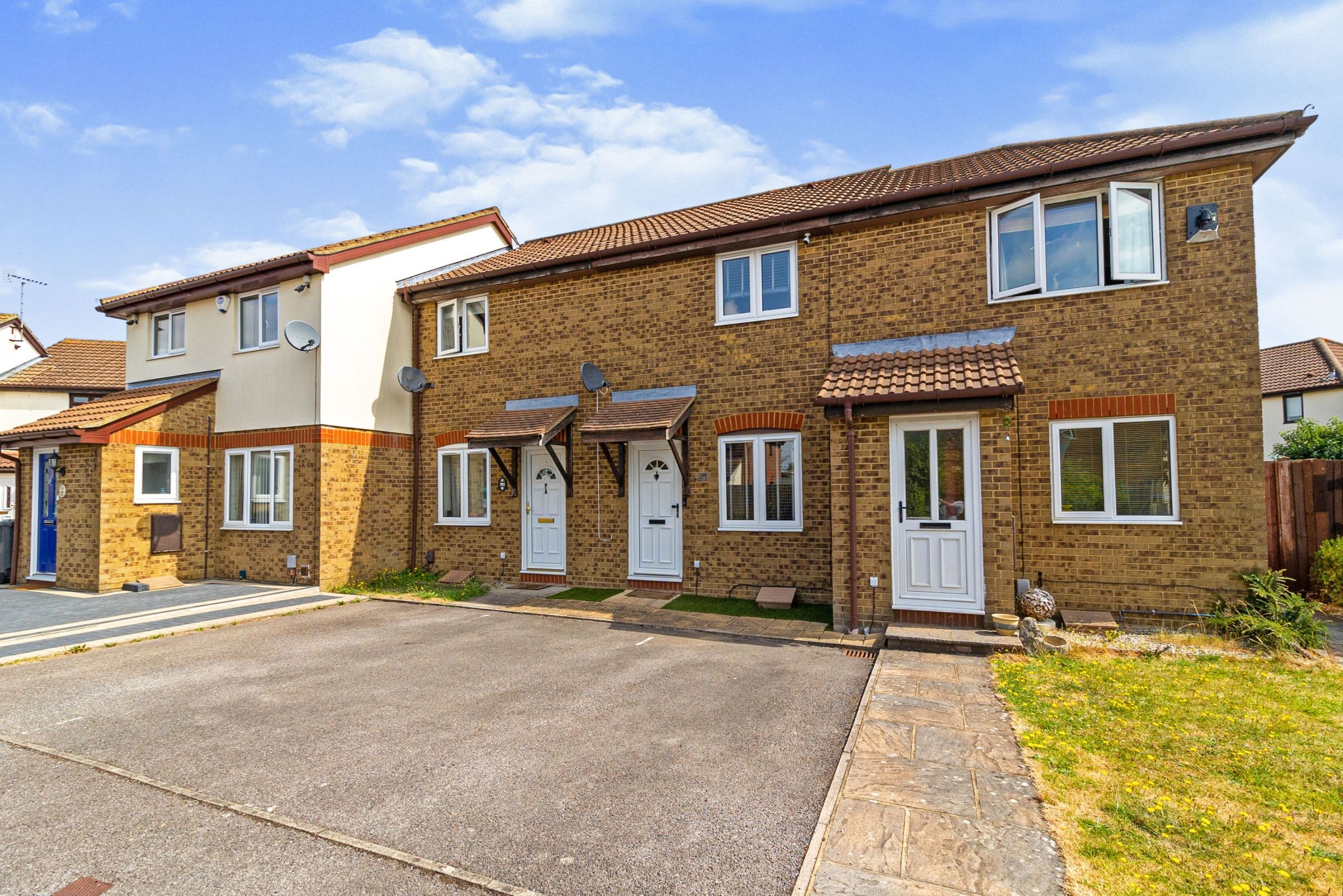 2 bed terraced house for sale in Readers Close, Dunstable LU6 Zoopla