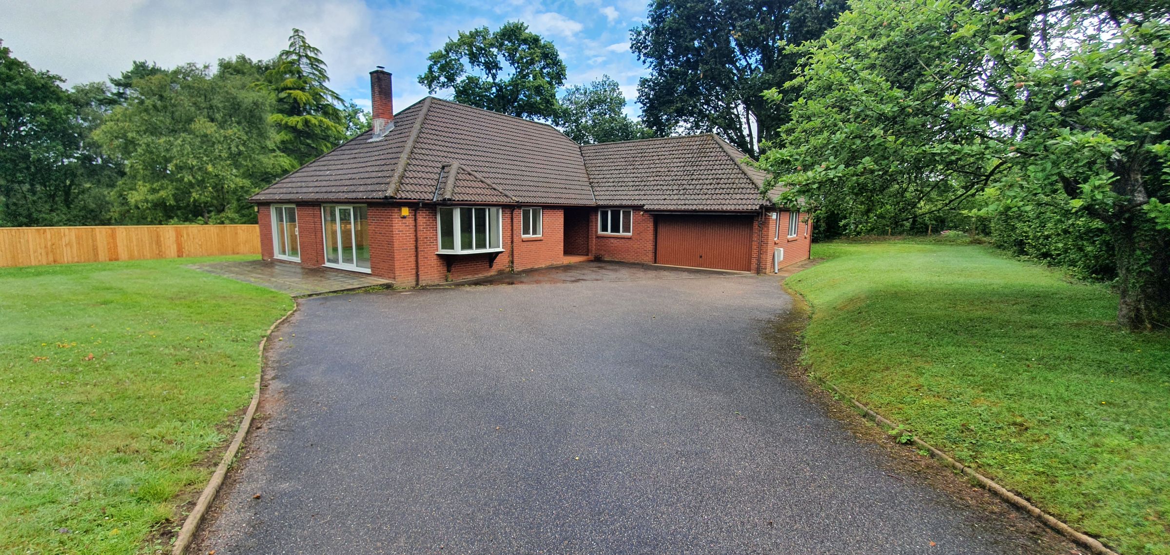 4 bed detached bungalow to rent in Hawkins Lane, West Hill, Ottery St