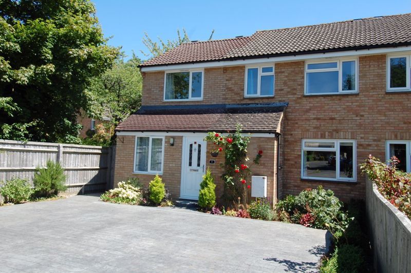 4 bed semidetached house for sale in Marsh Close, Yarnton, Kidlington