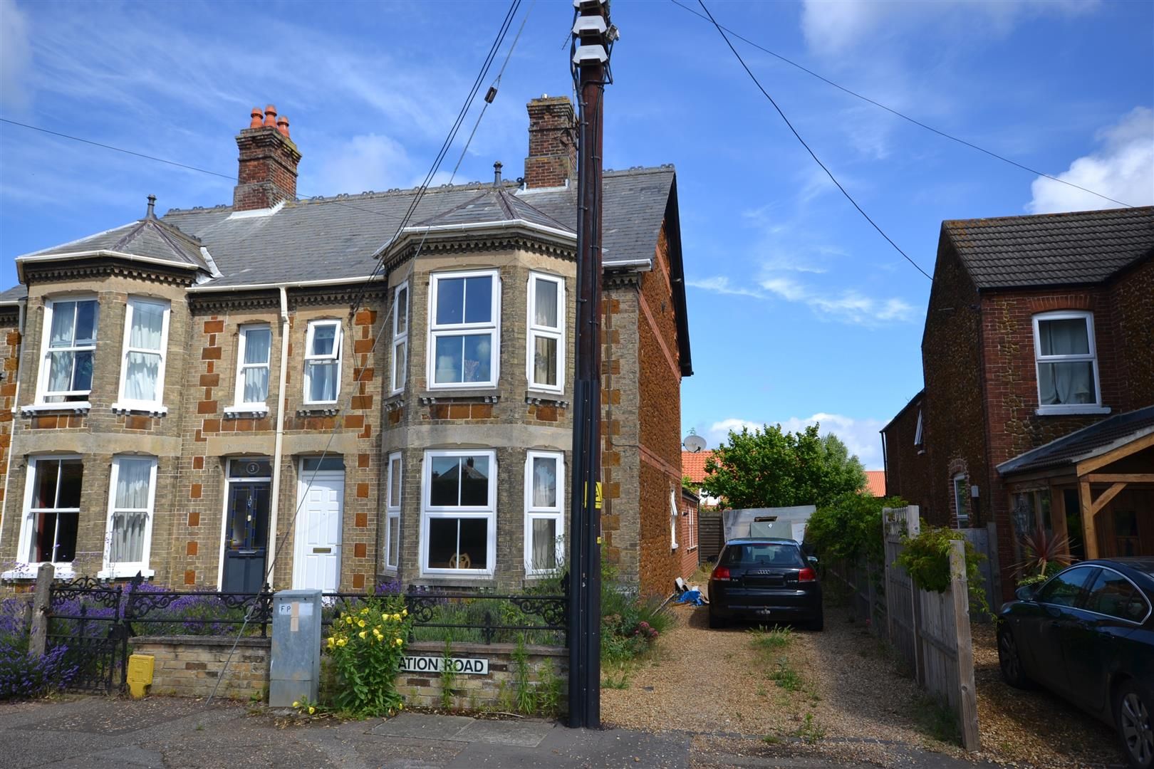 4 bed semidetached house for sale in Anchor Park, Station Road