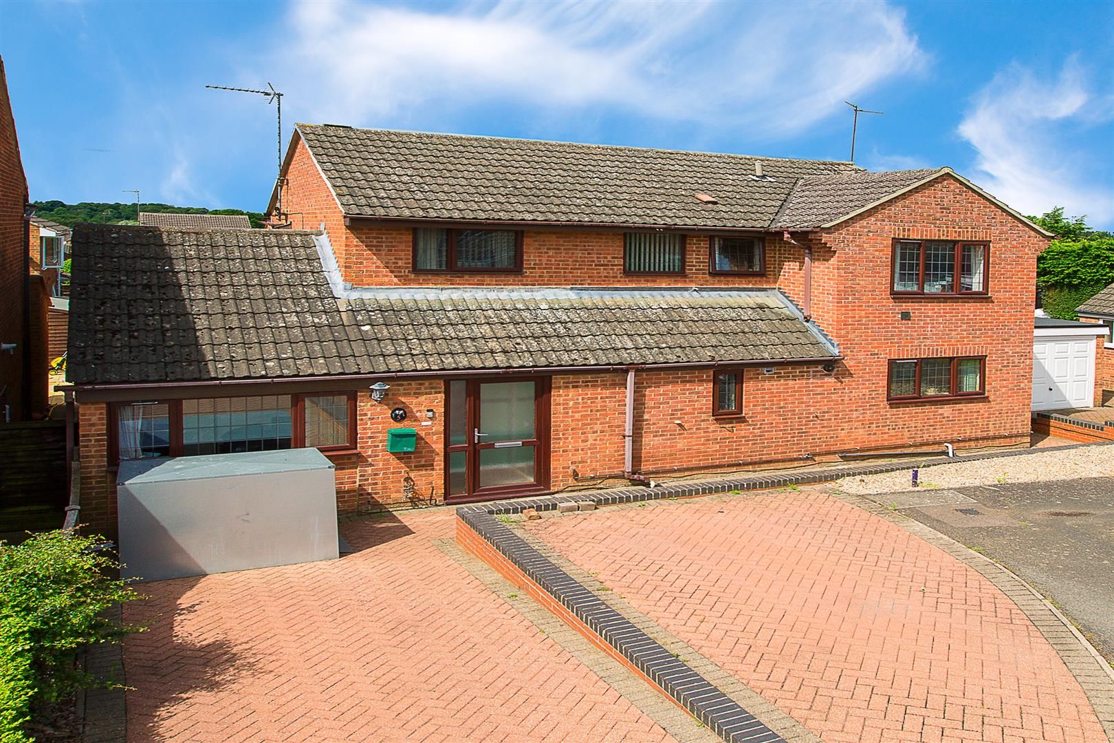 Glastonbury Close, Kettering NN15  