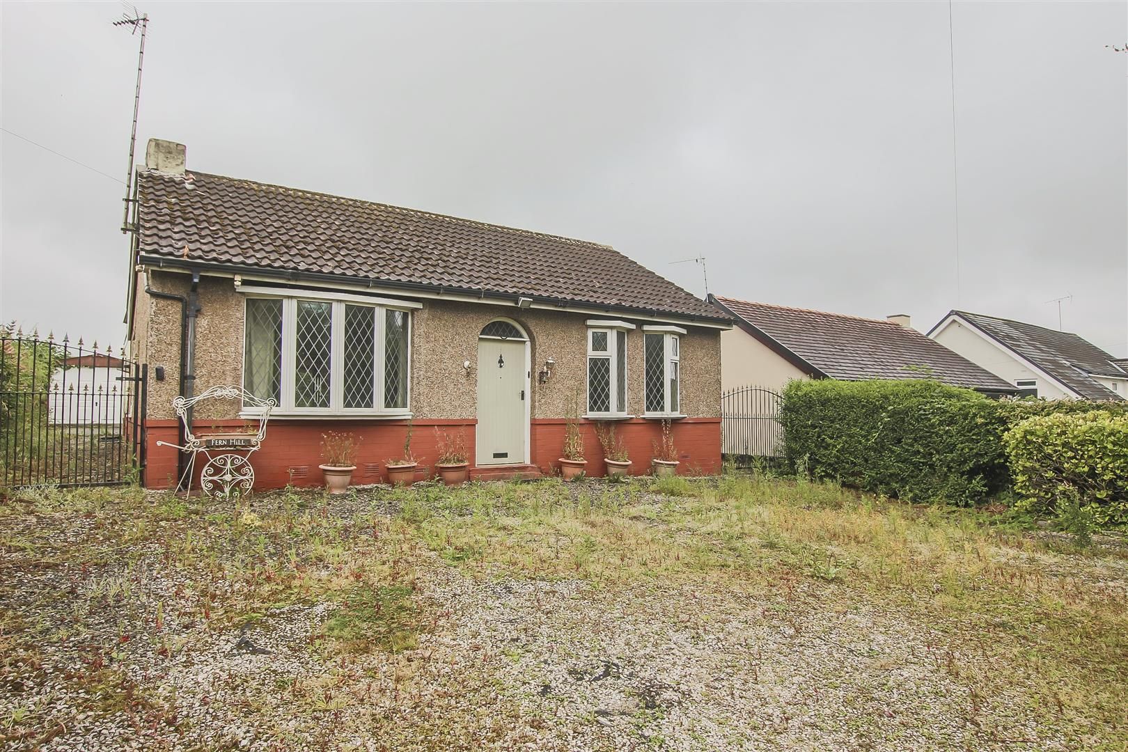 2 bed bungalow for sale in Ribchester Road, Clayton Le Dale, Blackburn