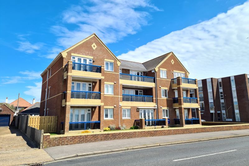 2 bed flat for sale in Panorama Court, LeeOnTheSolent PO13 Zoopla