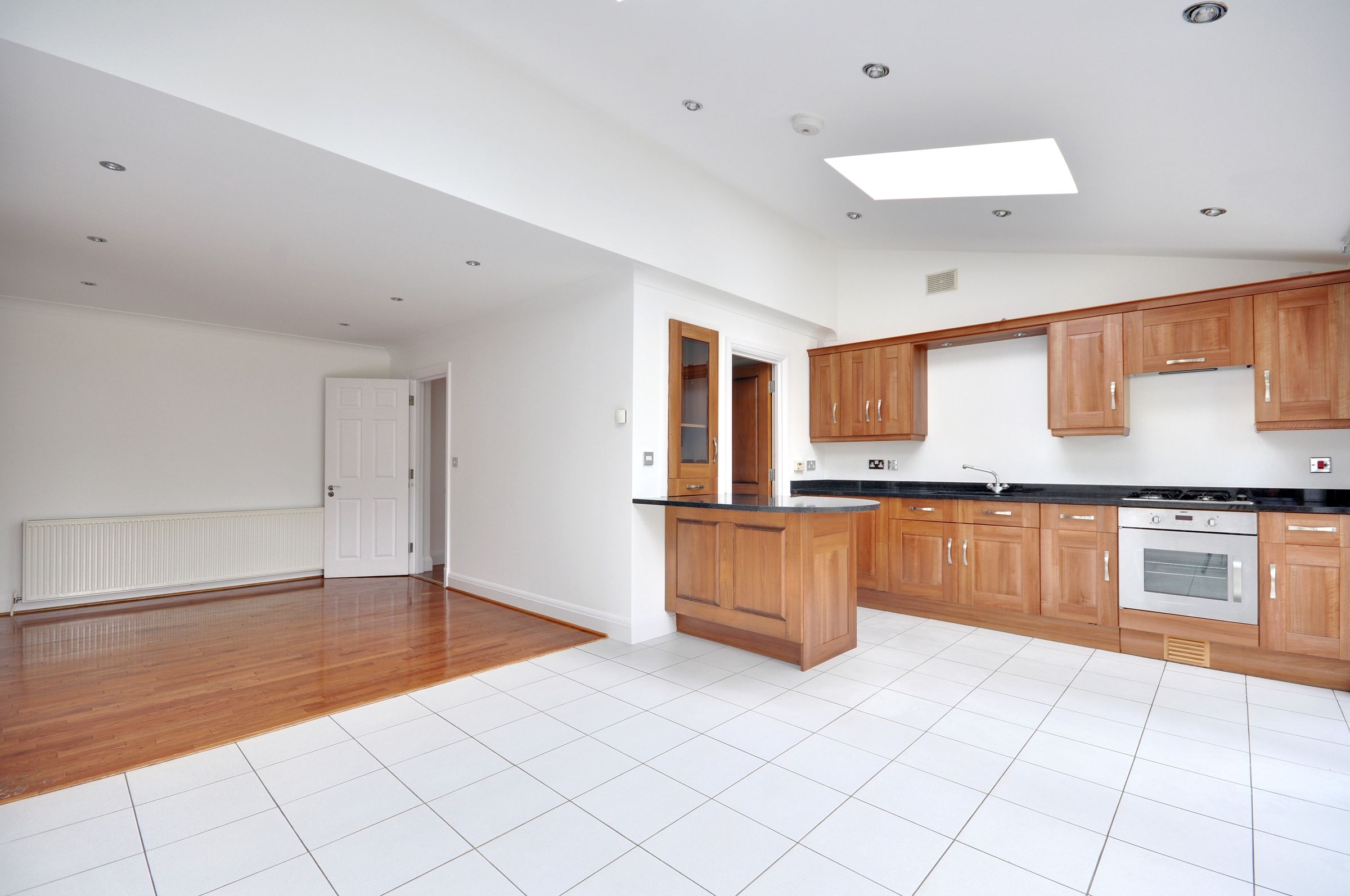 4 bed semidetached house to rent in Watford Road, Croxley Green