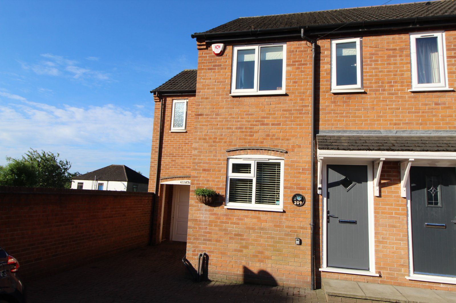 3 bed semidetached house for sale in High Street, Newhall, Swadlincote