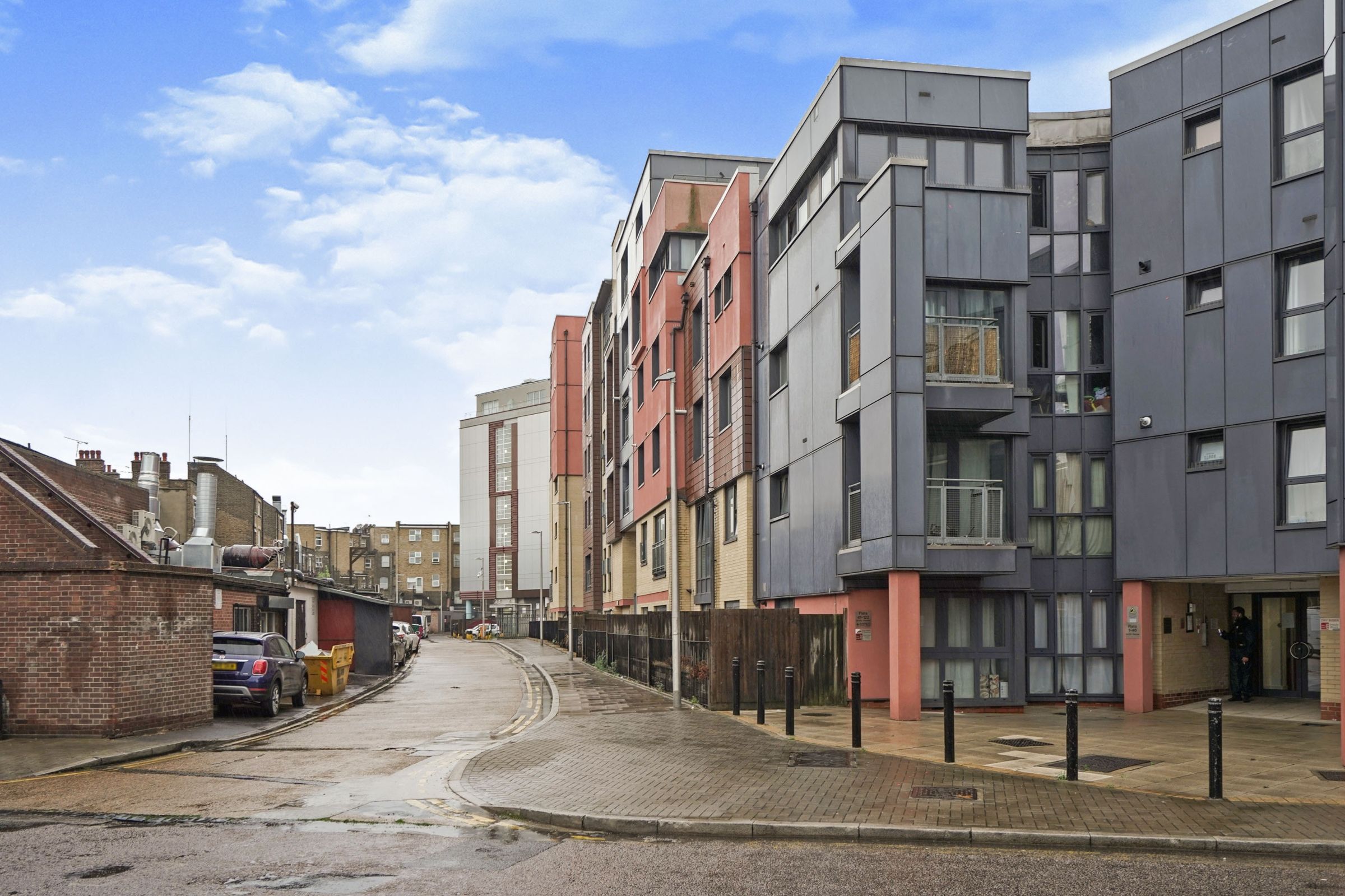 2 bed flat to rent in Bramley Crescent, Ilford IG2 Zoopla