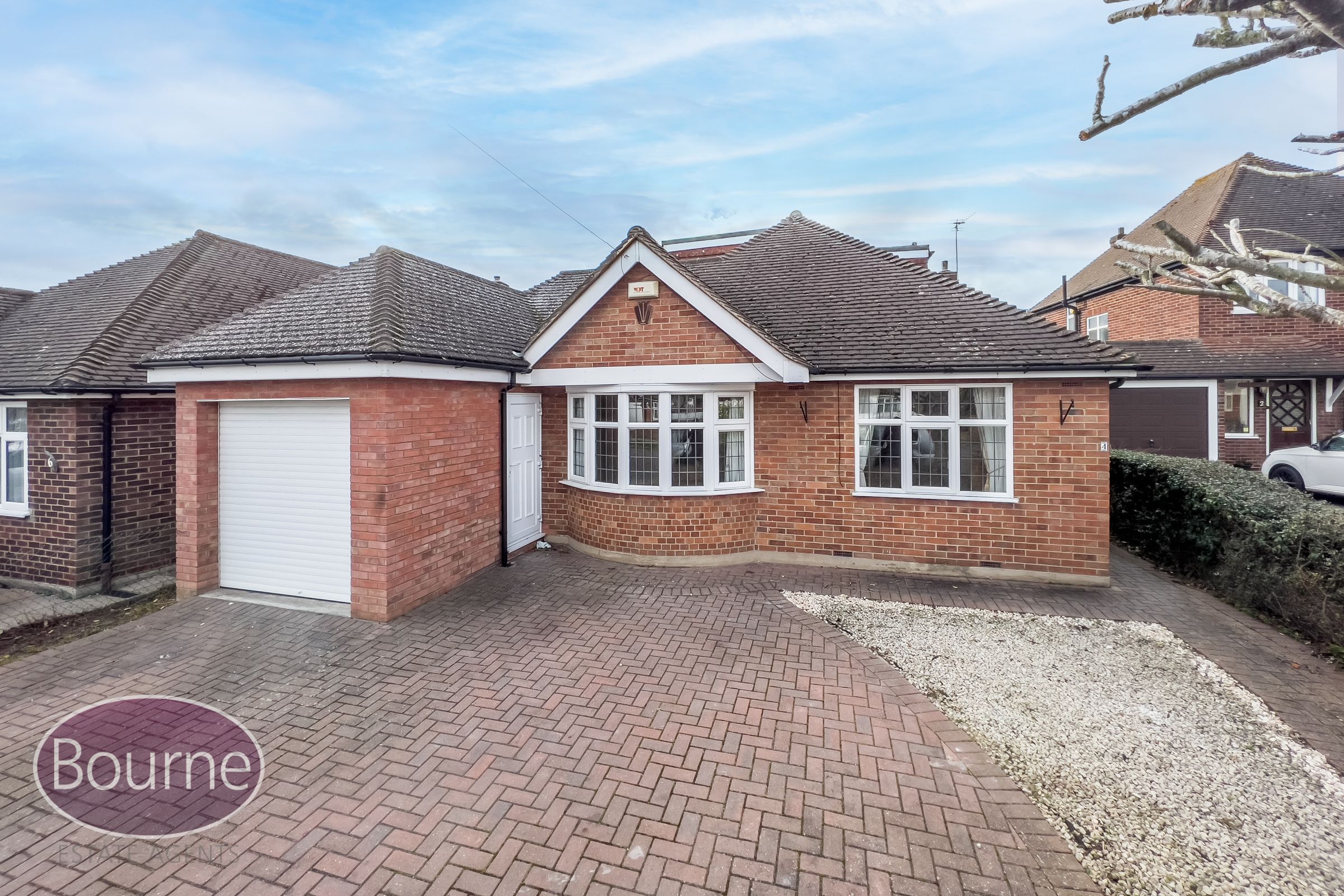 5 bed detached bungalow for sale in Richmond Drive, Shepperton TW17 Zoopla