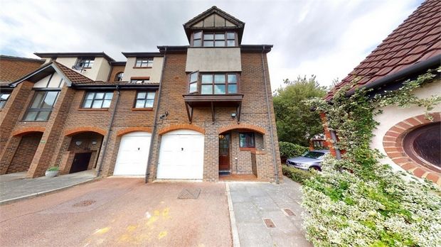 Beaumont Place, Isleworth, Middlesex TW7  