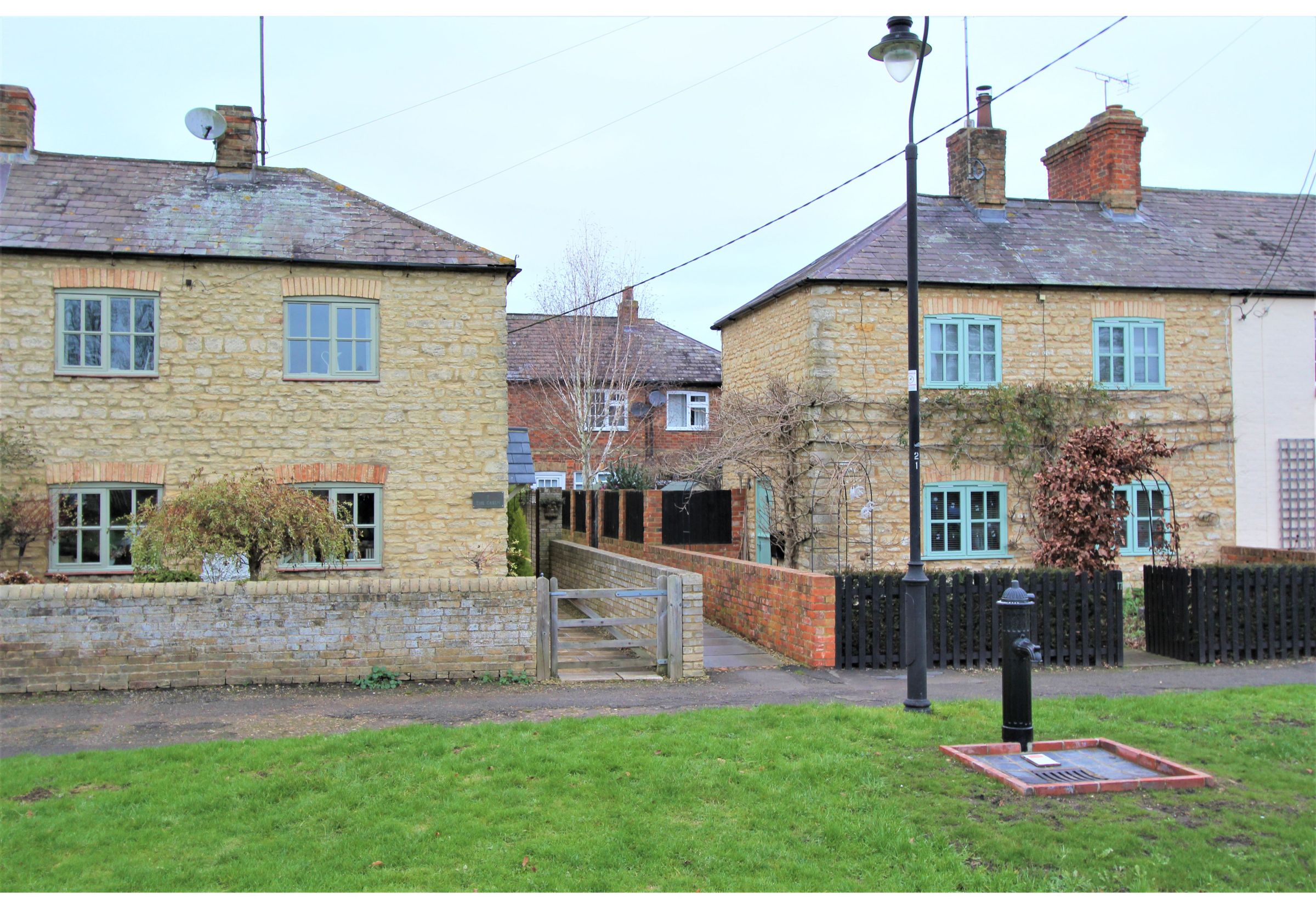 2 bed cottage to rent in The Green, Deanshanger, Milton Keynes MK19