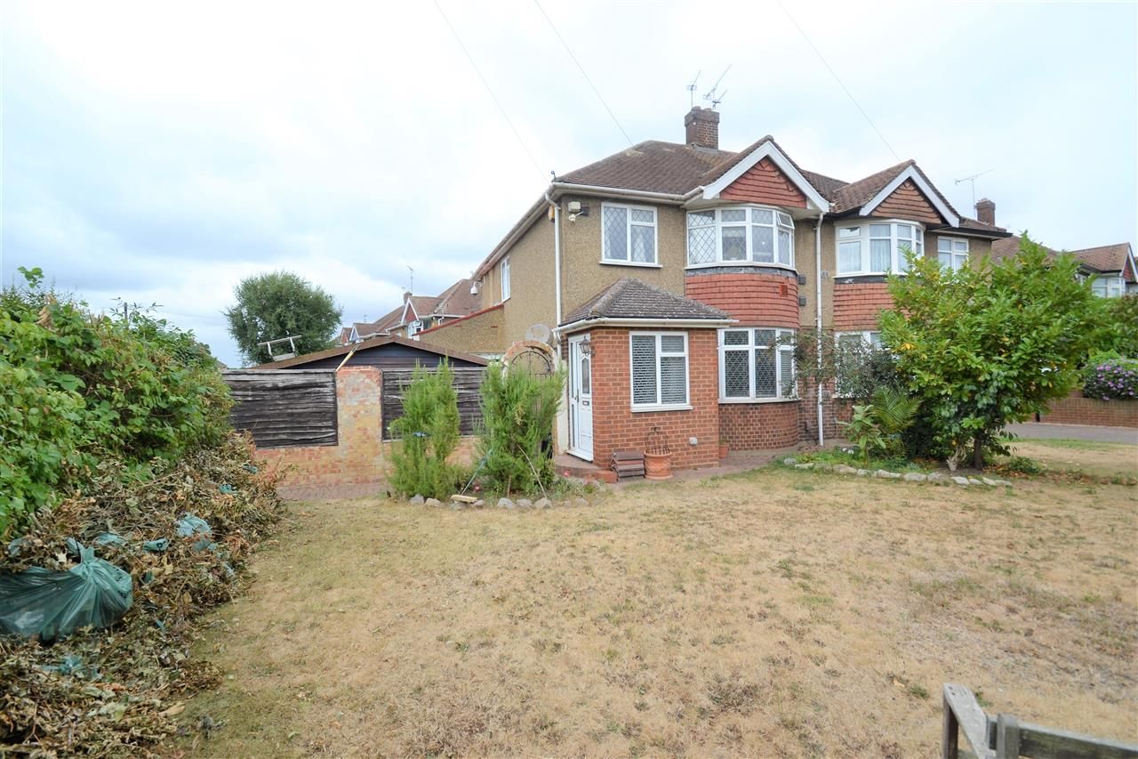 3 bed semidetached house for sale in Oaks Road, Stanwell, Staines TW19