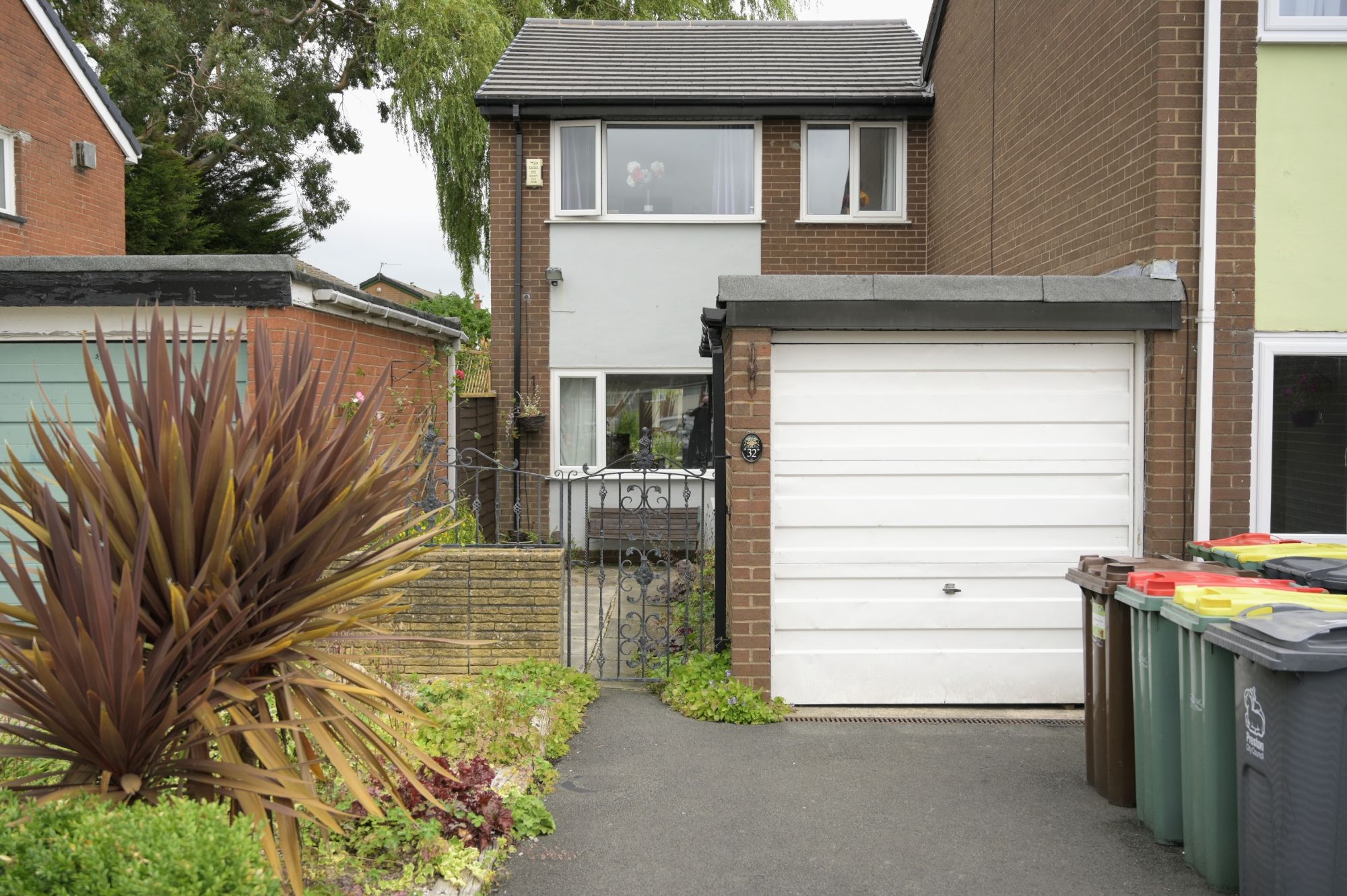 3 bed linkdetached house for sale in Eastbourne Close, Ingol, Preston