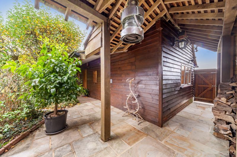 2 bed detached bungalow to rent in Bonfire Hill, Southwater, Horsham