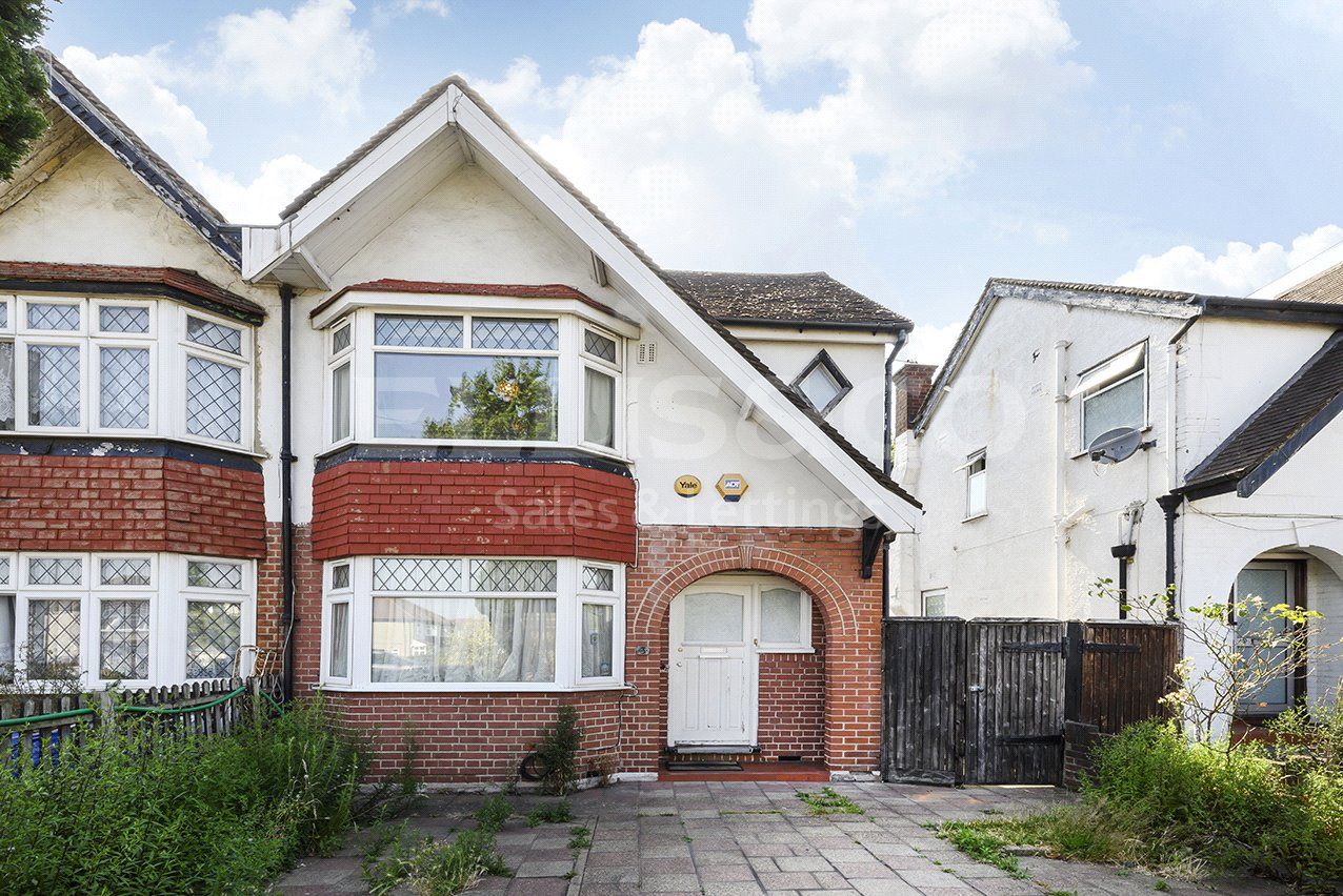 3 bed semidetached house for sale in Taunton Way, Stanmore, Middlesex