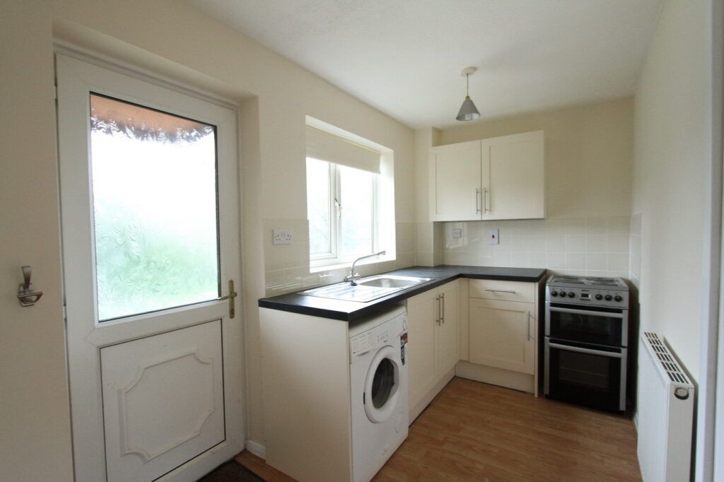 1 bed end terrace house to rent in Conifer Rise, Banbury, Oxon OX16