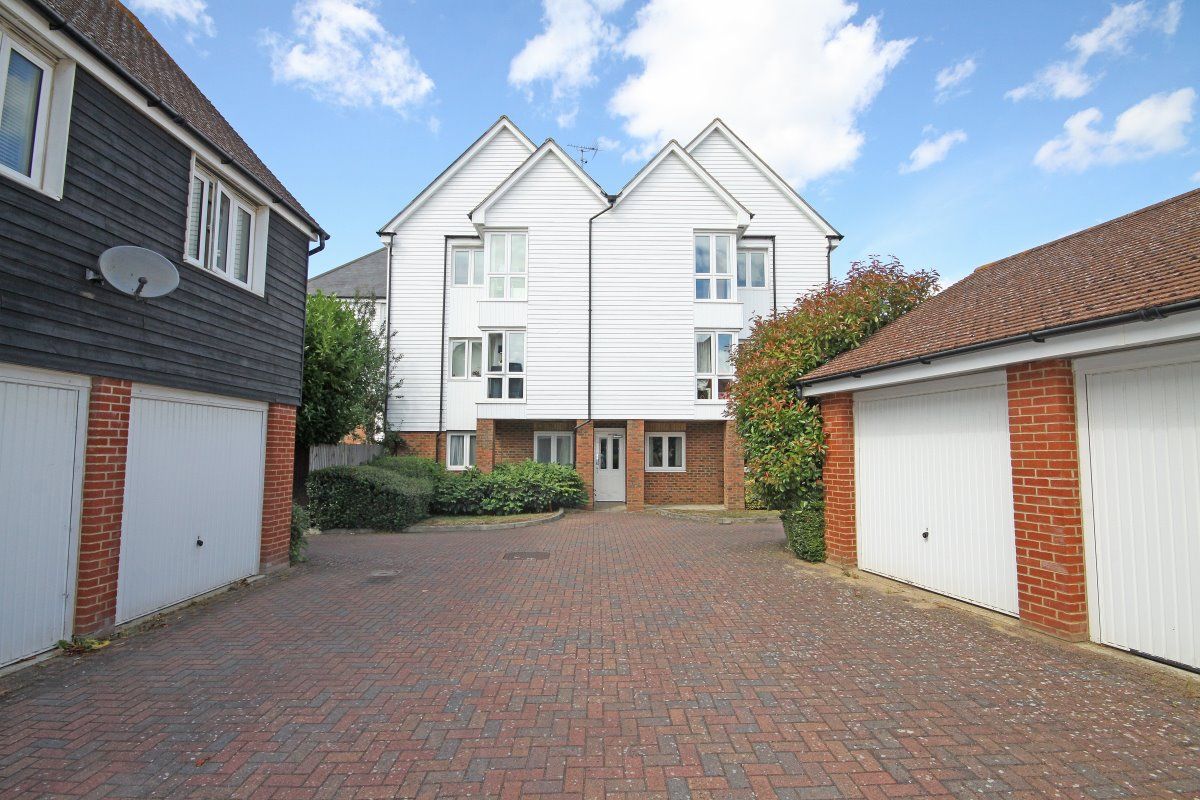 2 bed flat for sale in Bluebell Drive, Sittingbourne ME10 Zoopla