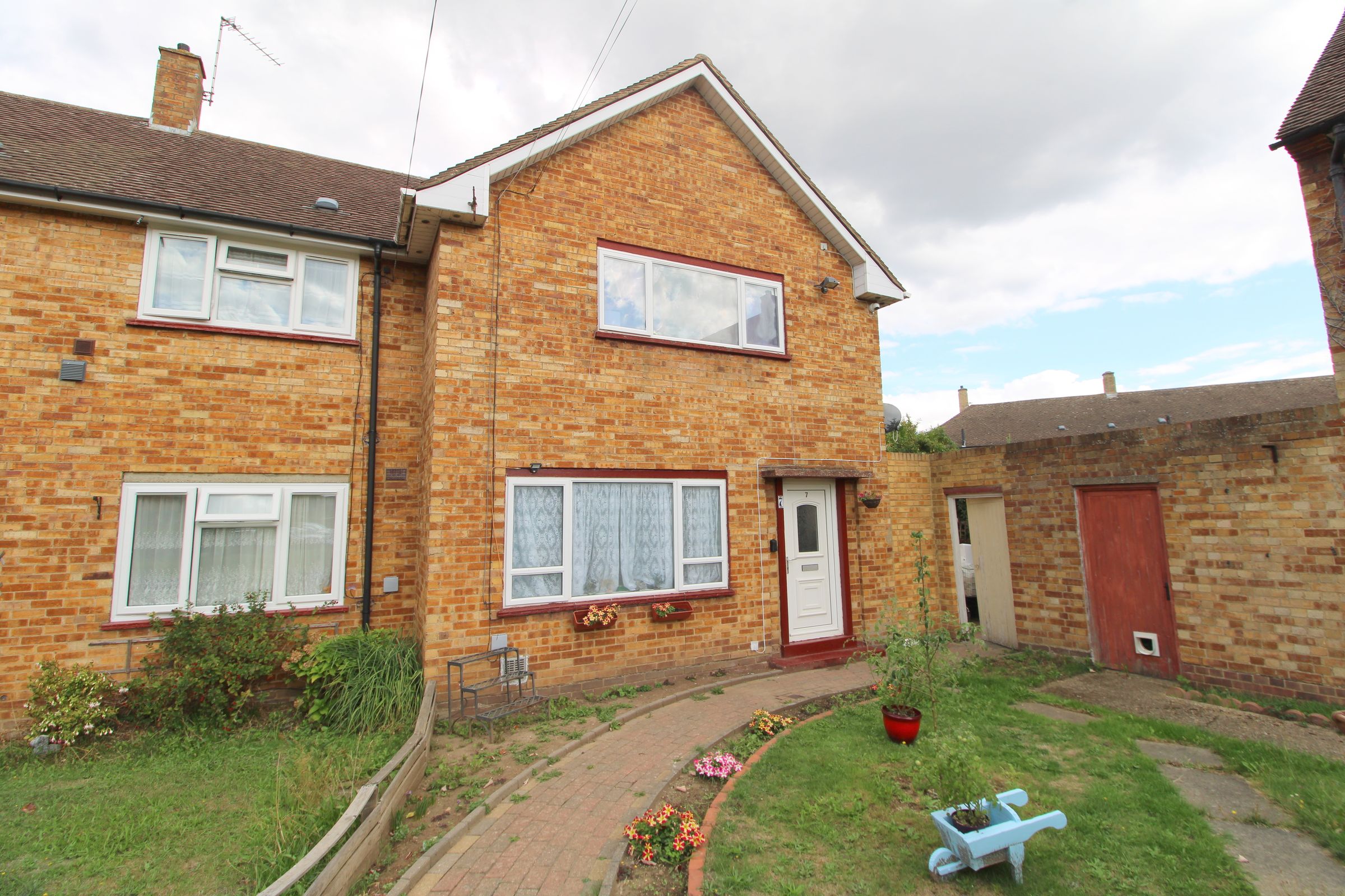 2 bed end terrace house for sale in Hadrian Close, Stanwell, Staines